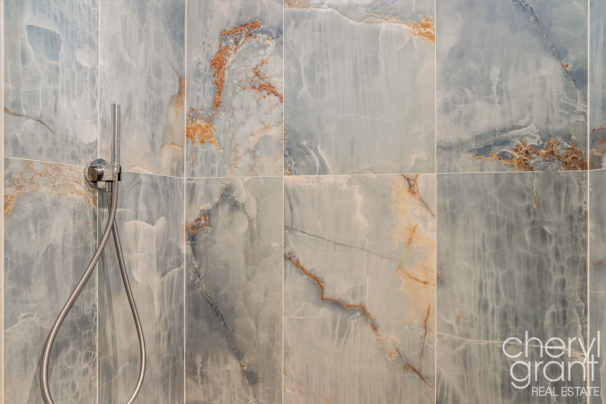 2578 Lakeshore Drive