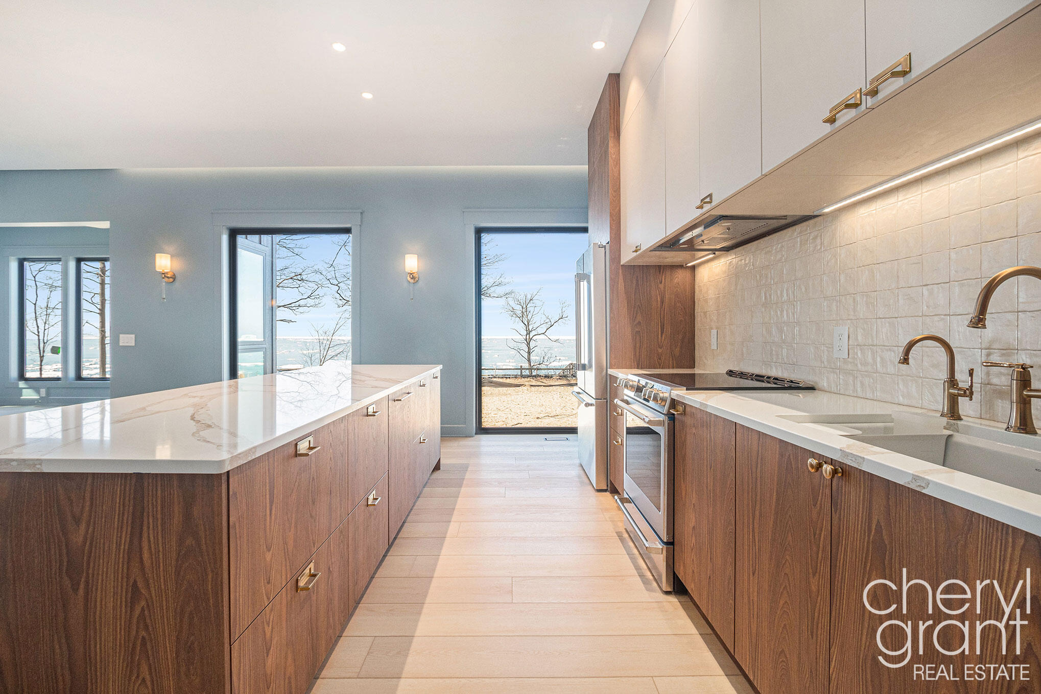 2578 Lakeshore Drive