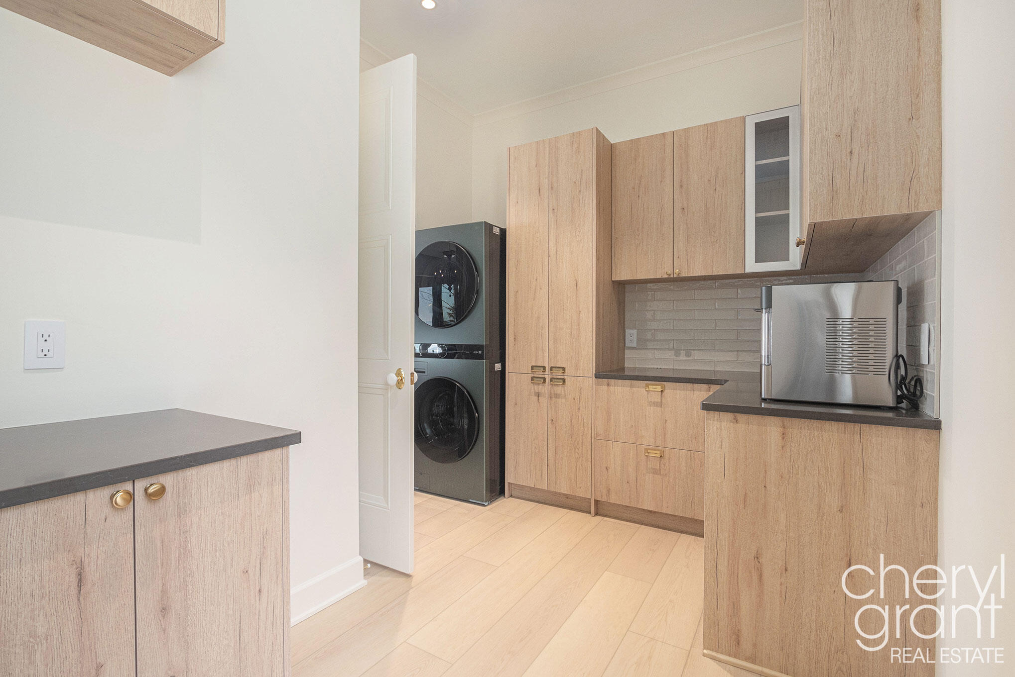 2578 Lakeshore Drive