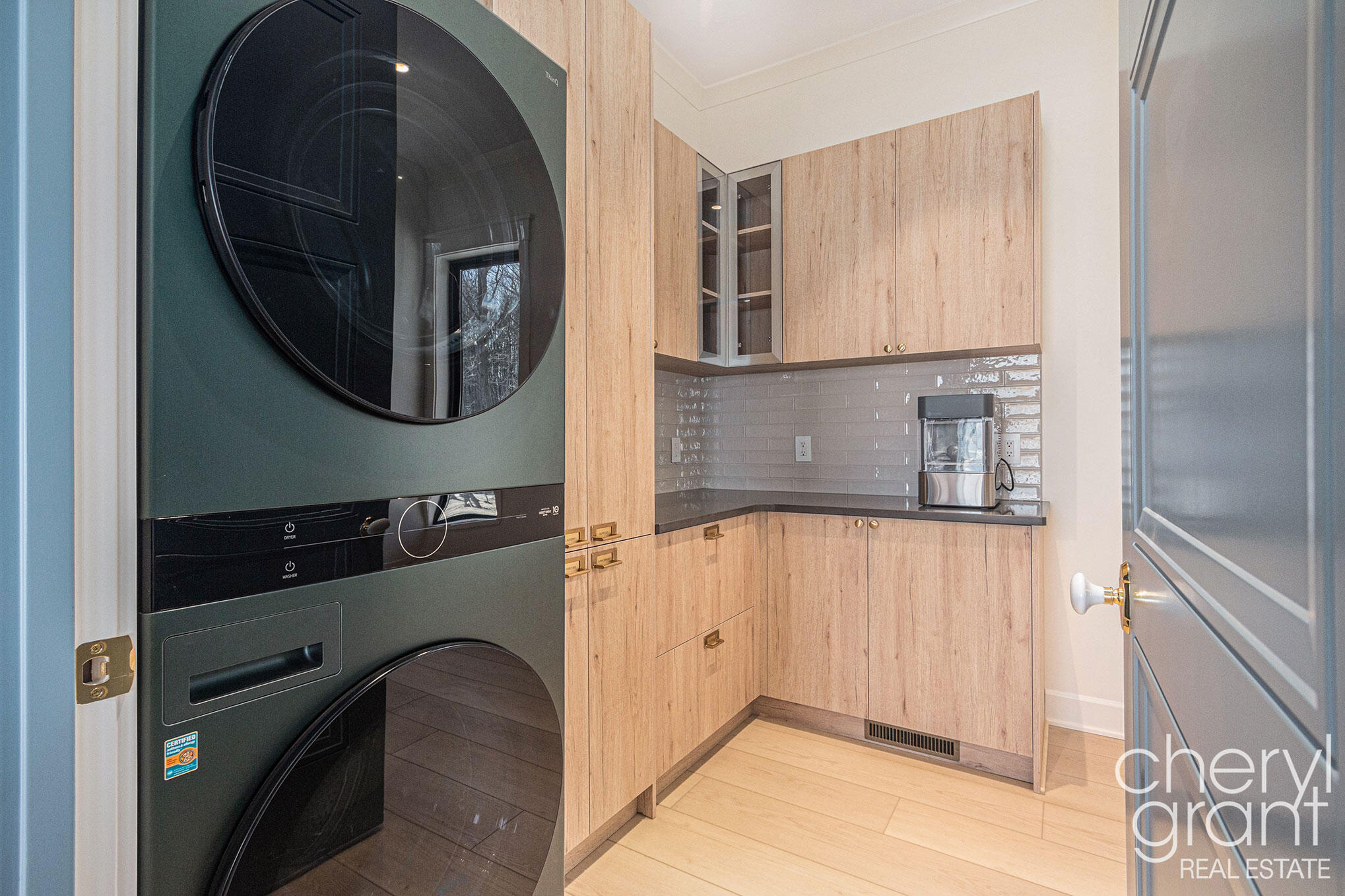 2578 Lakeshore Drive