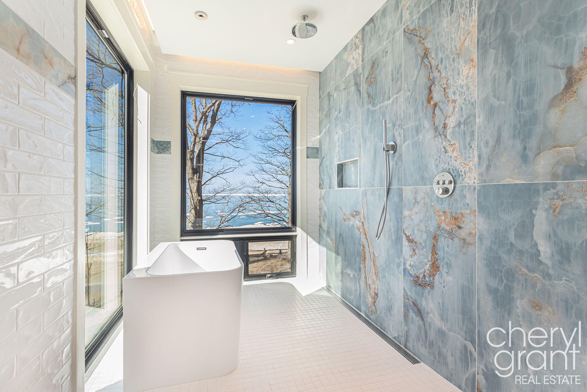 2578 Lakeshore Drive