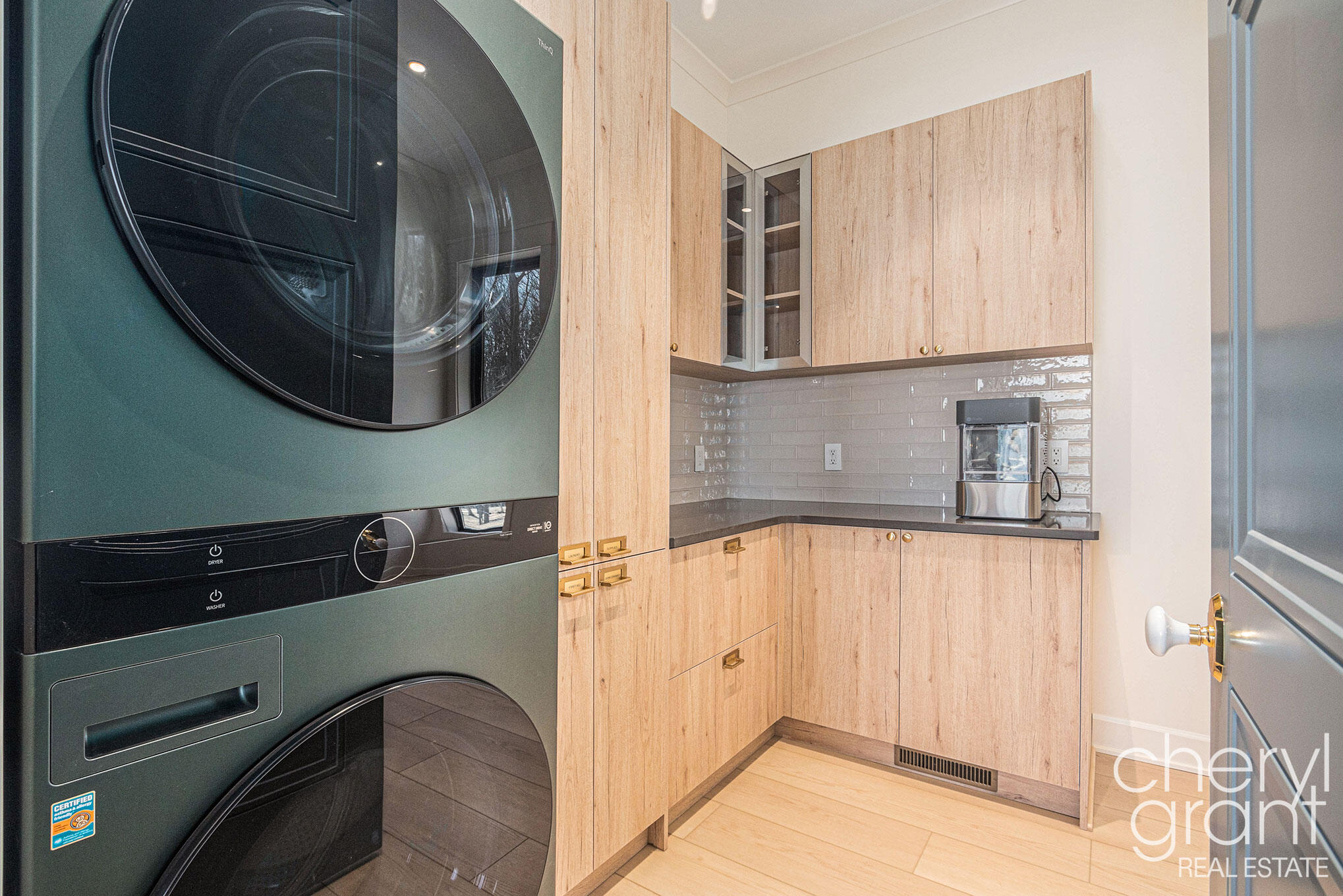 2578 Lakeshore Drive