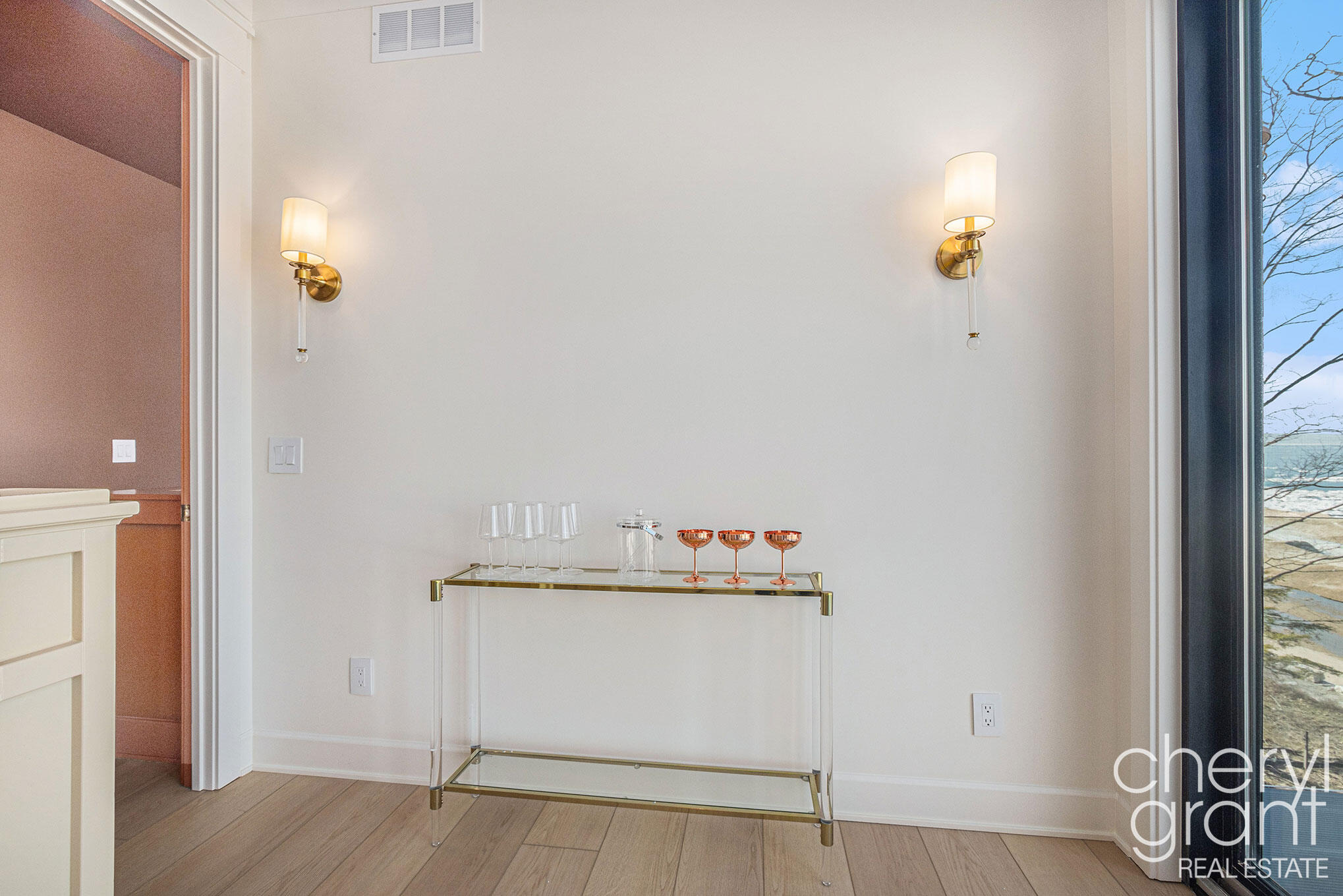 2578 Lakeshore Drive