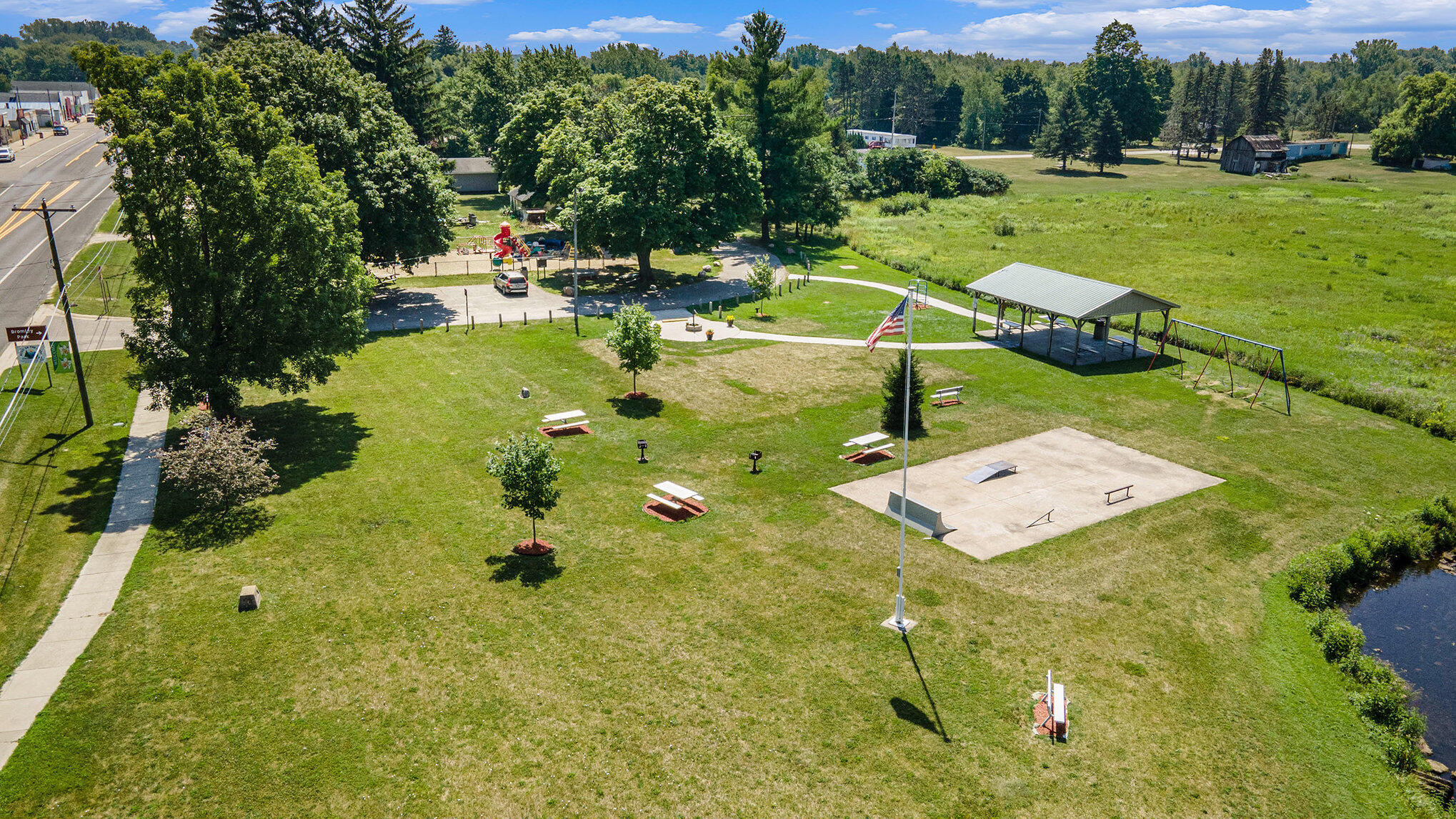 Lot B 85th Avenue