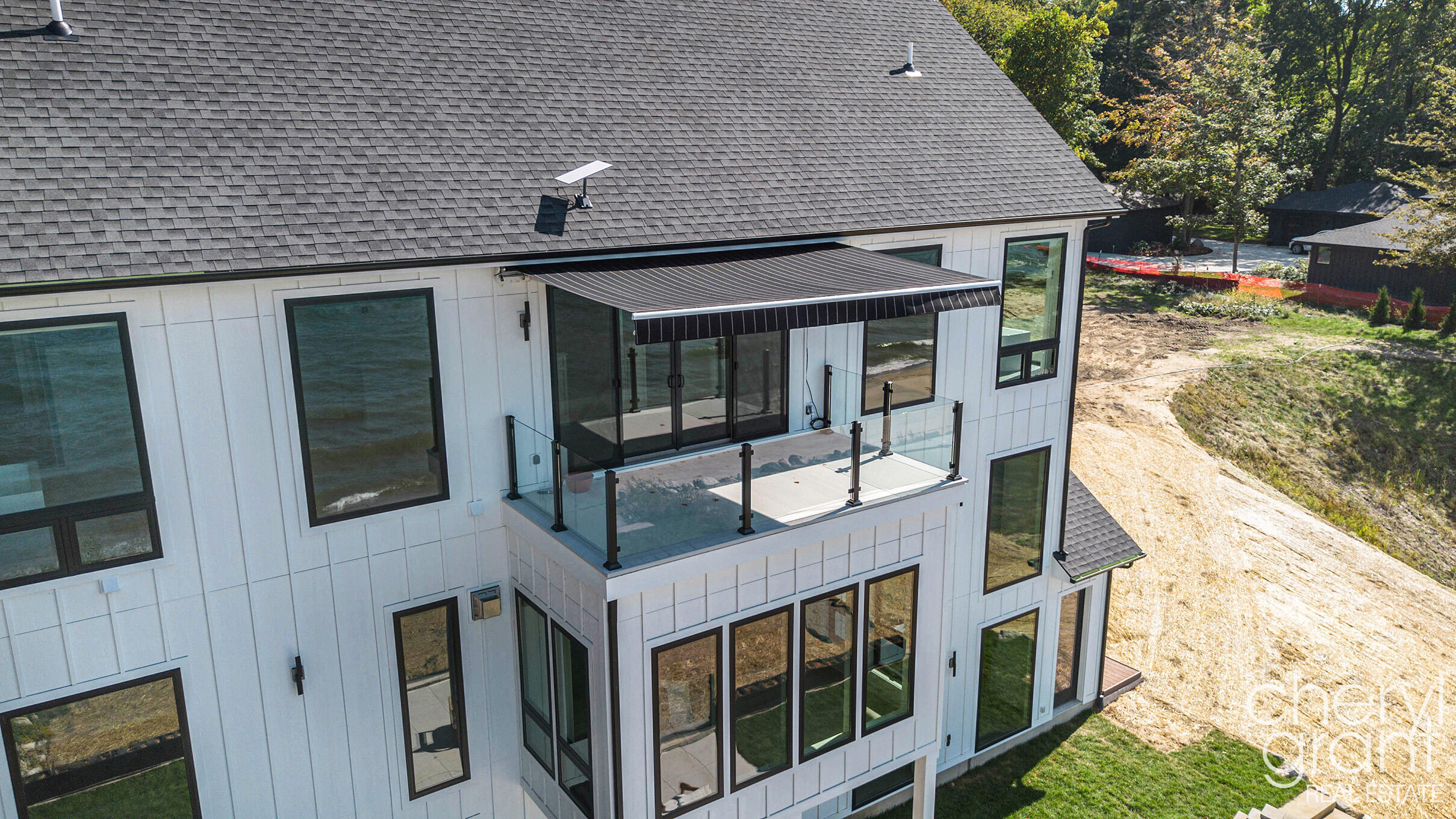 2576 Lakeshore Drive