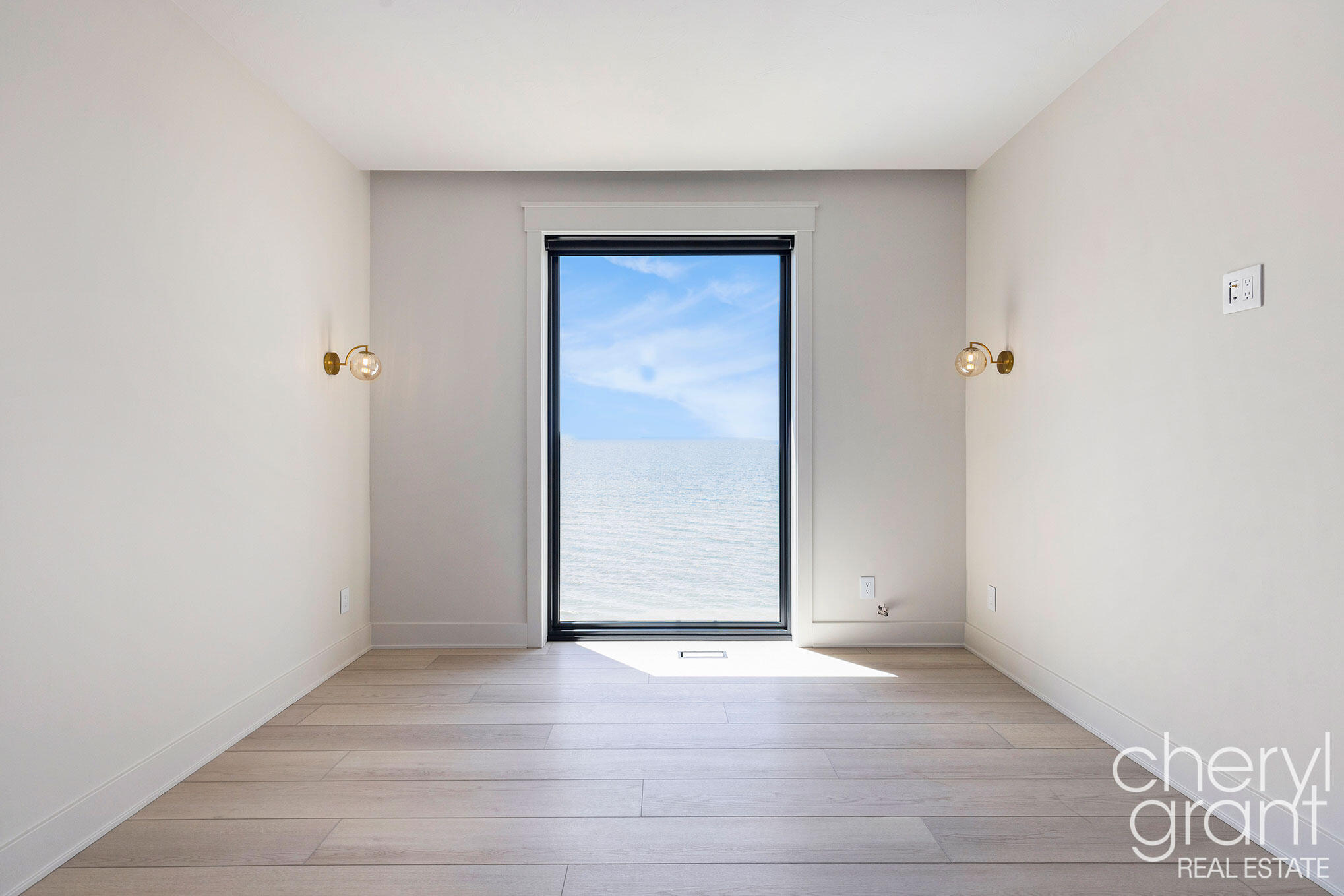 2576 Lakeshore Drive