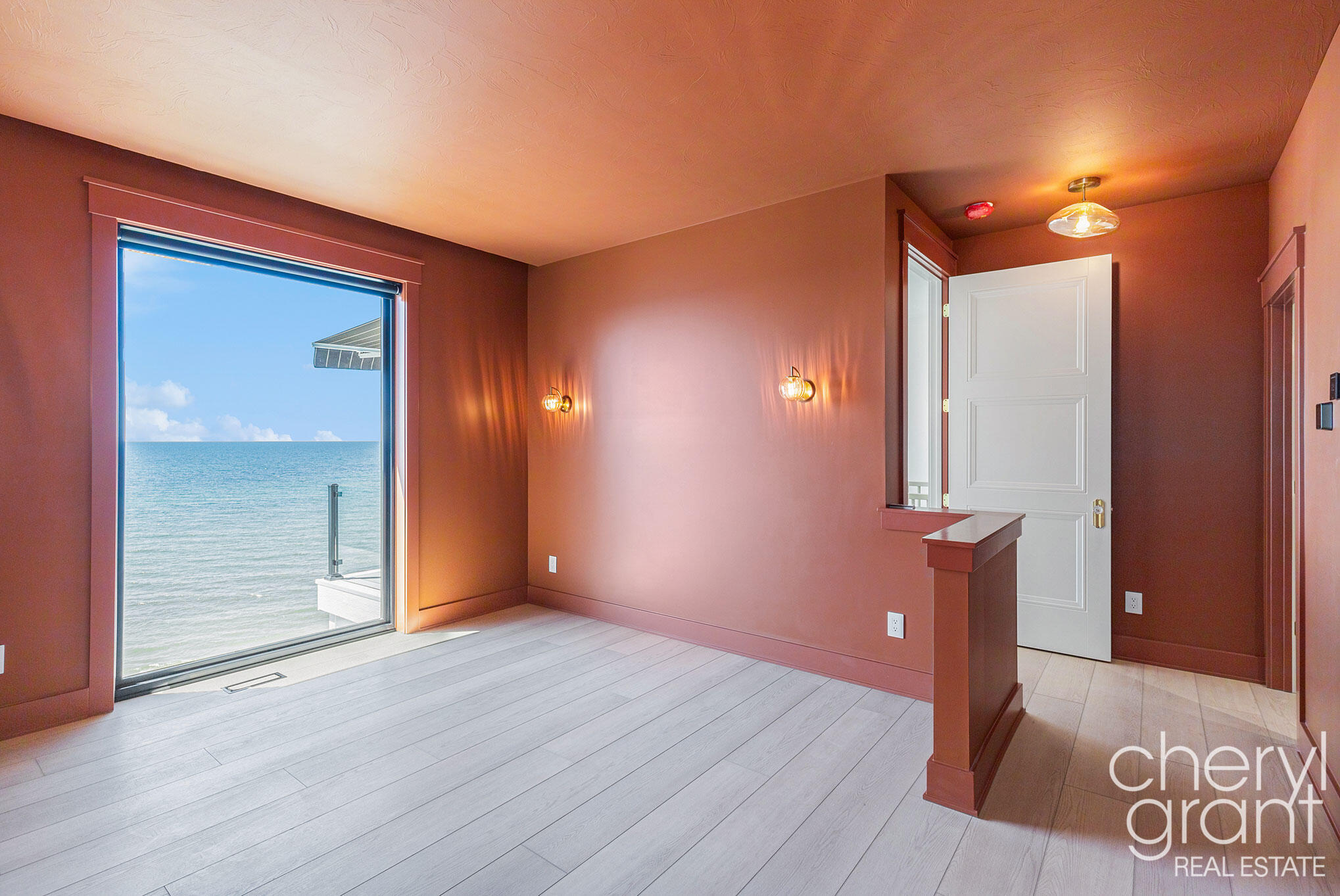 2576 Lakeshore Drive