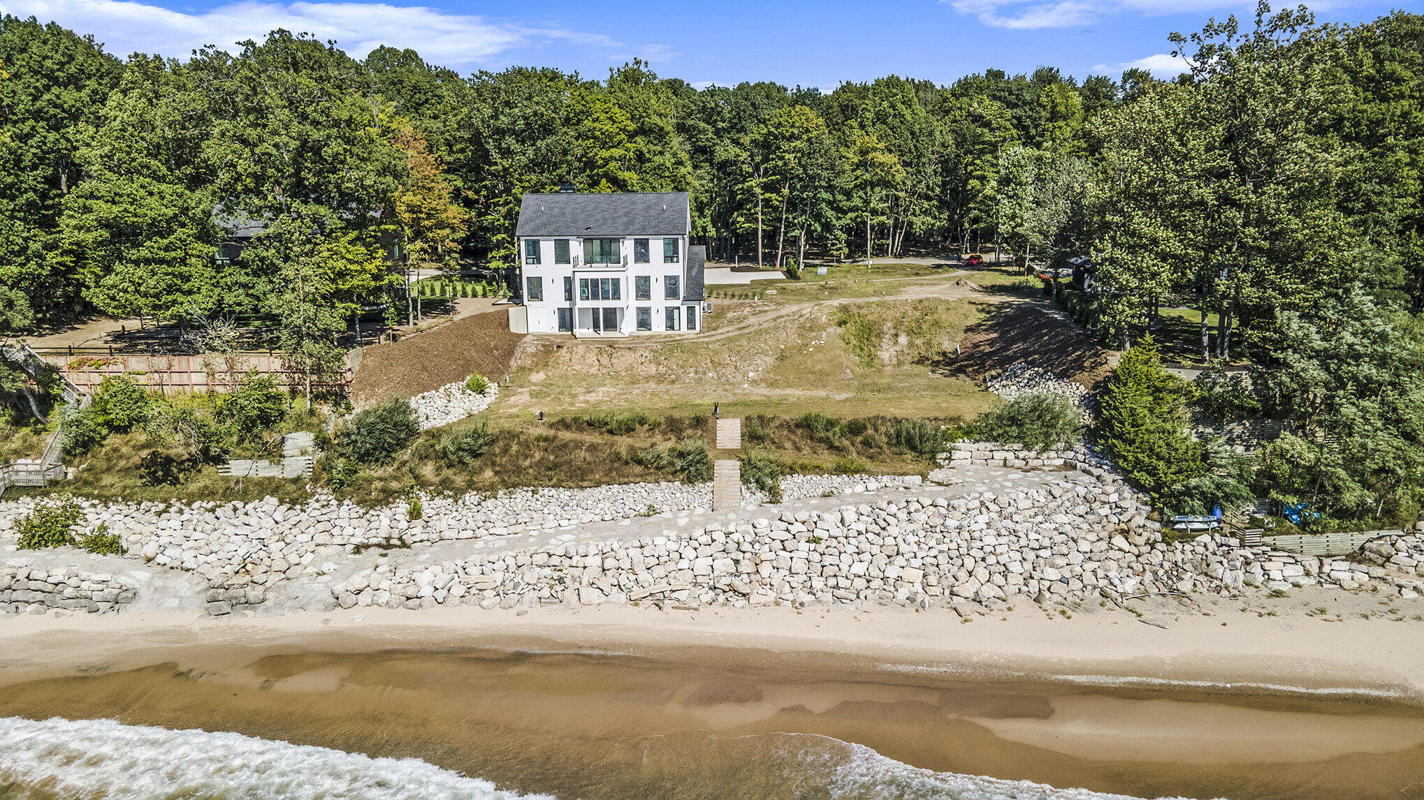 2576 Lakeshore Drive