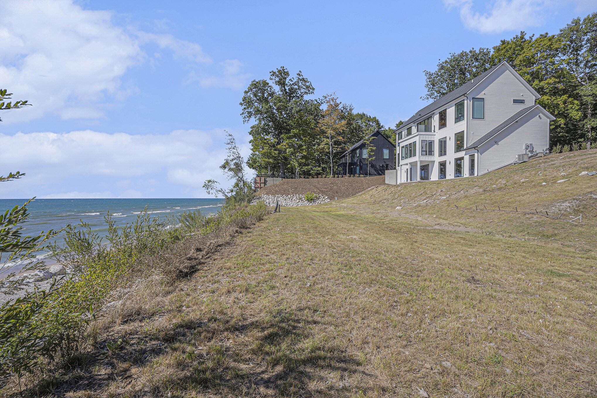 2576 Lakeshore Drive