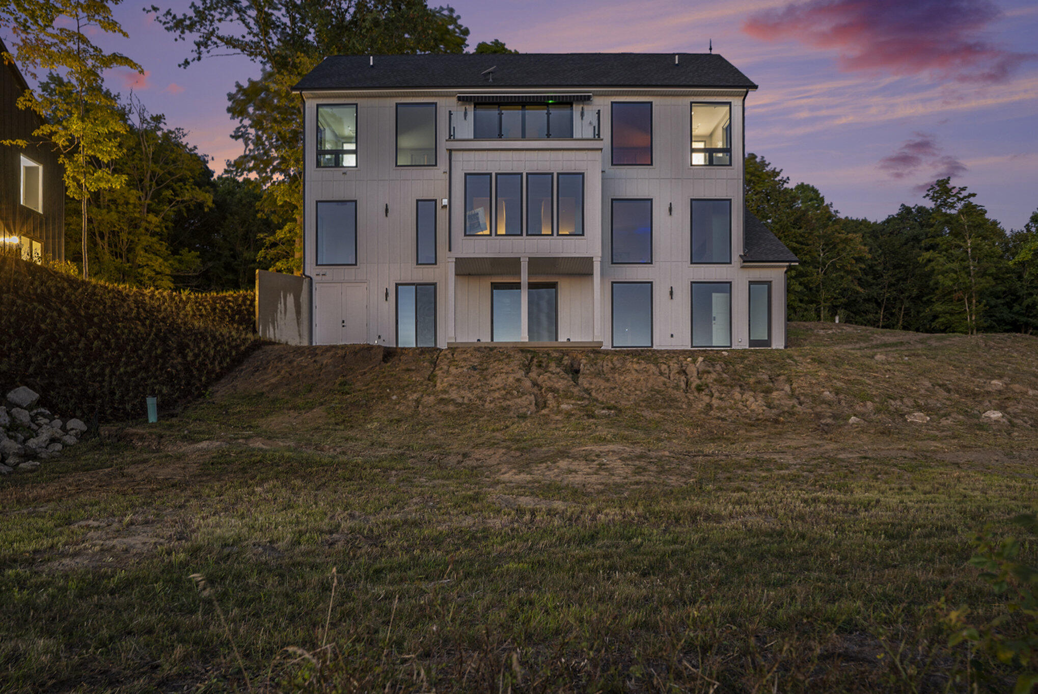 2576 Lakeshore Drive