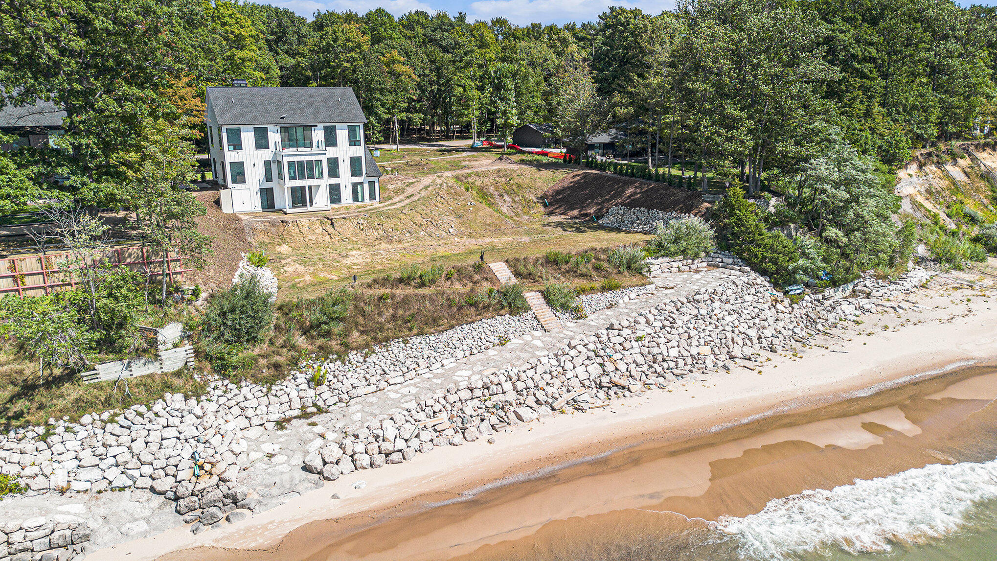 2572 Lakeshore Drive