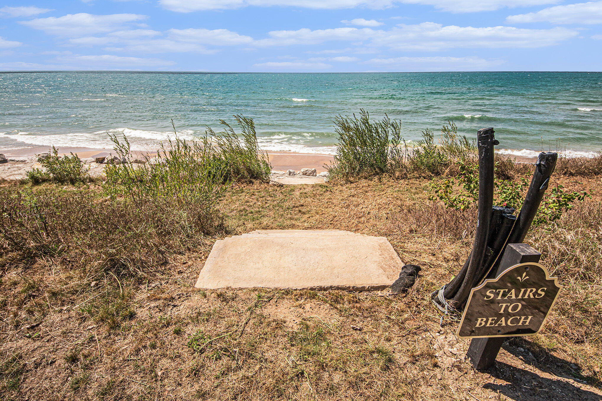 2572 Lakeshore Drive