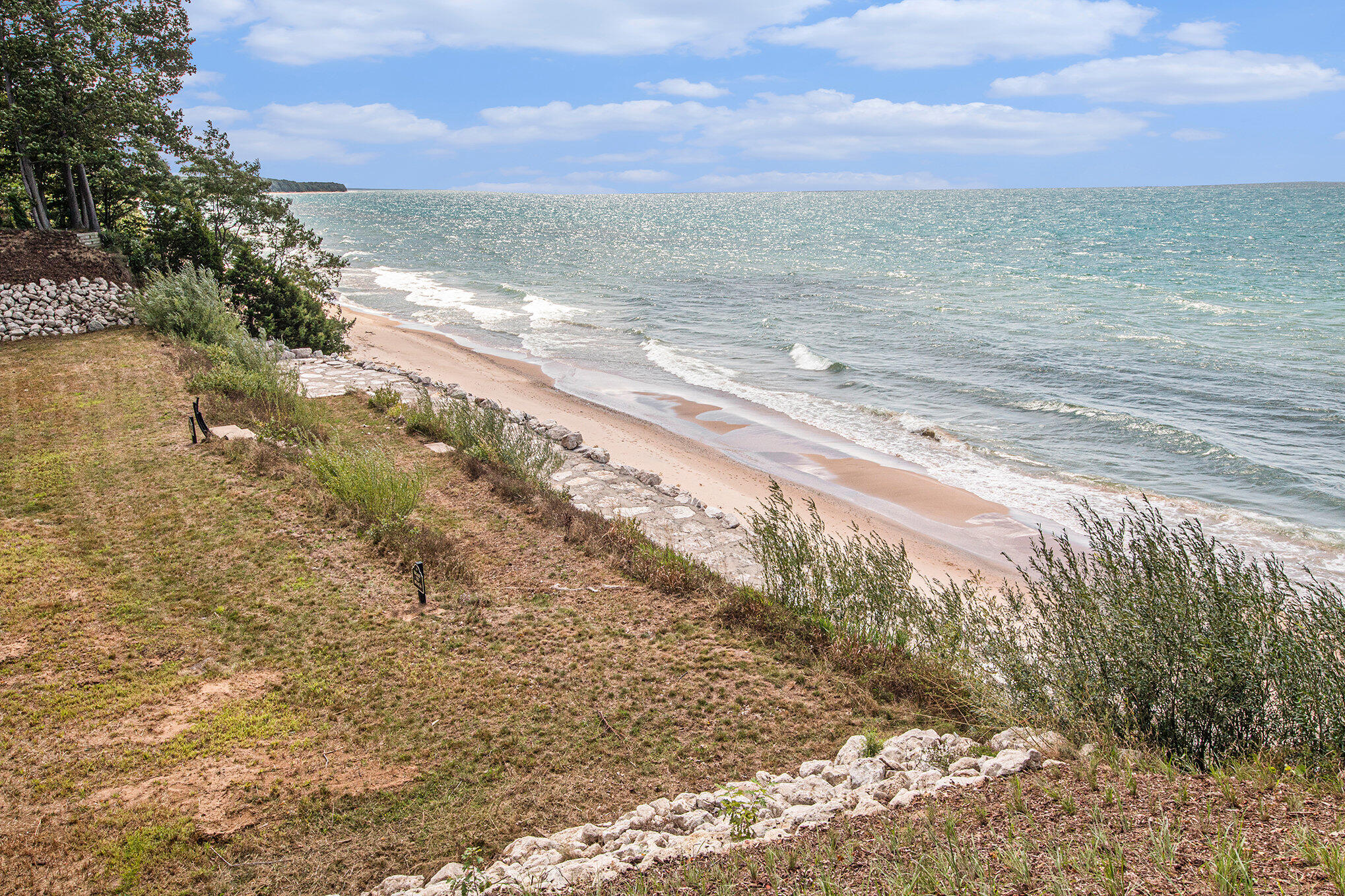 2572 Lakeshore Drive