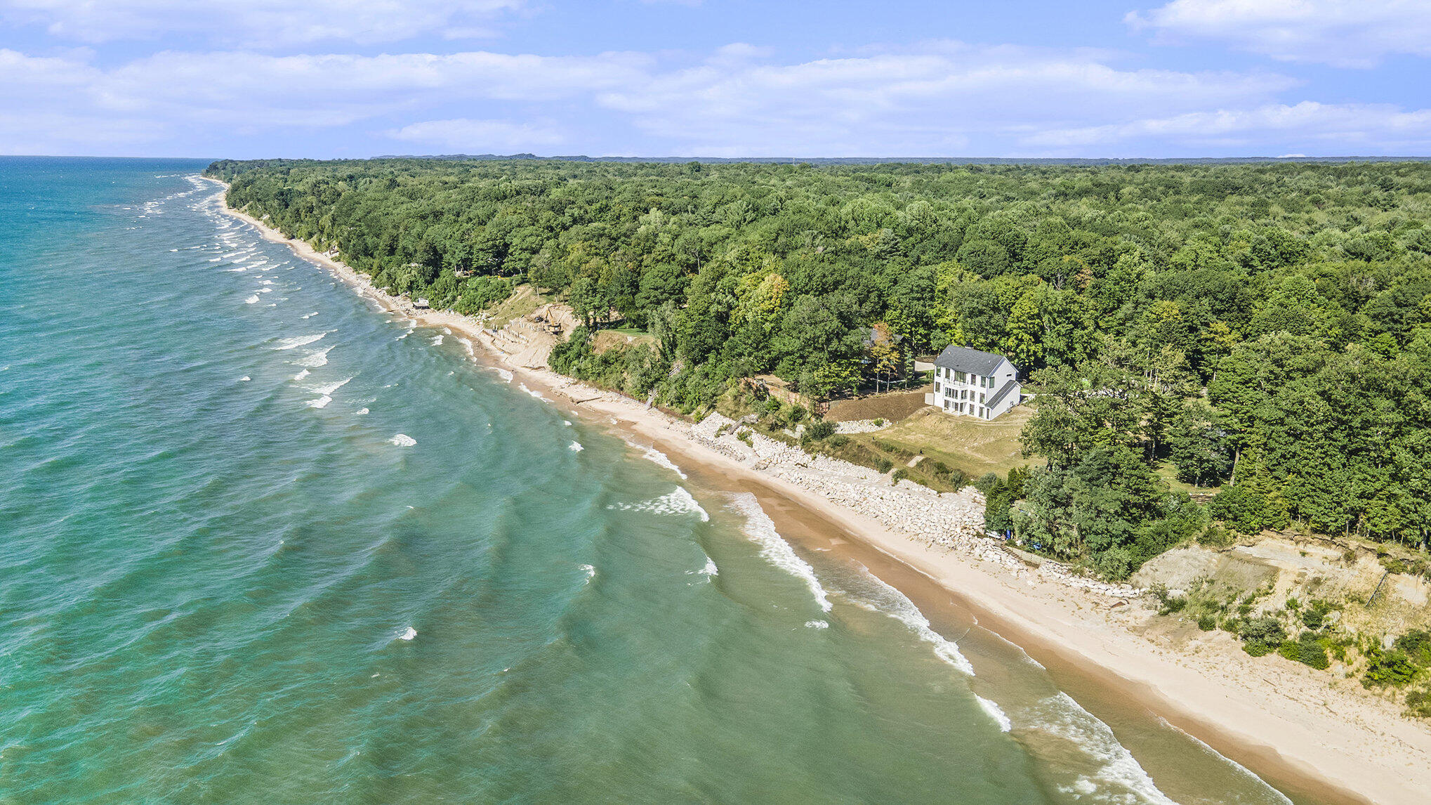 2572 Lakeshore Drive