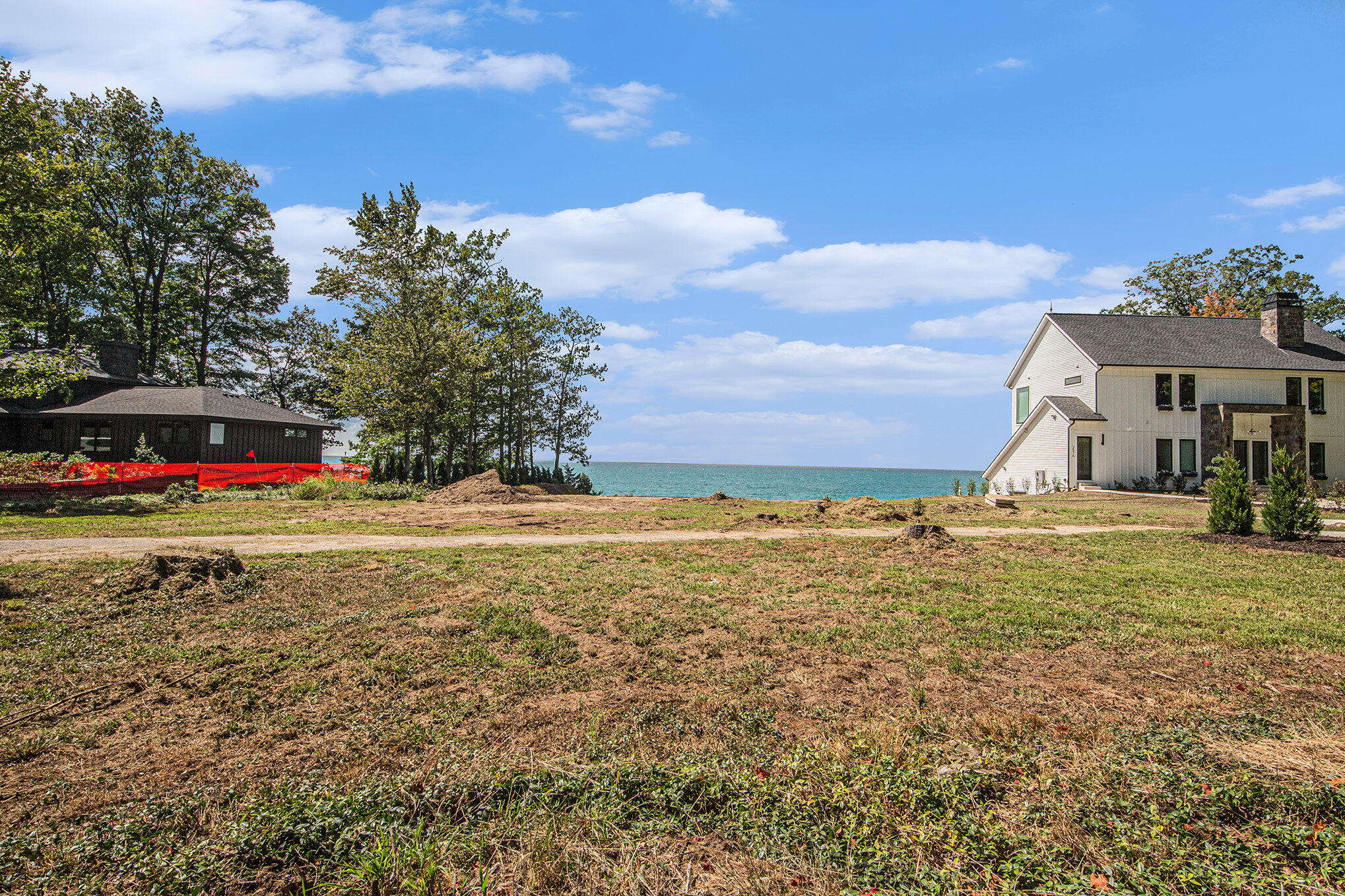 2572 Lakeshore Drive