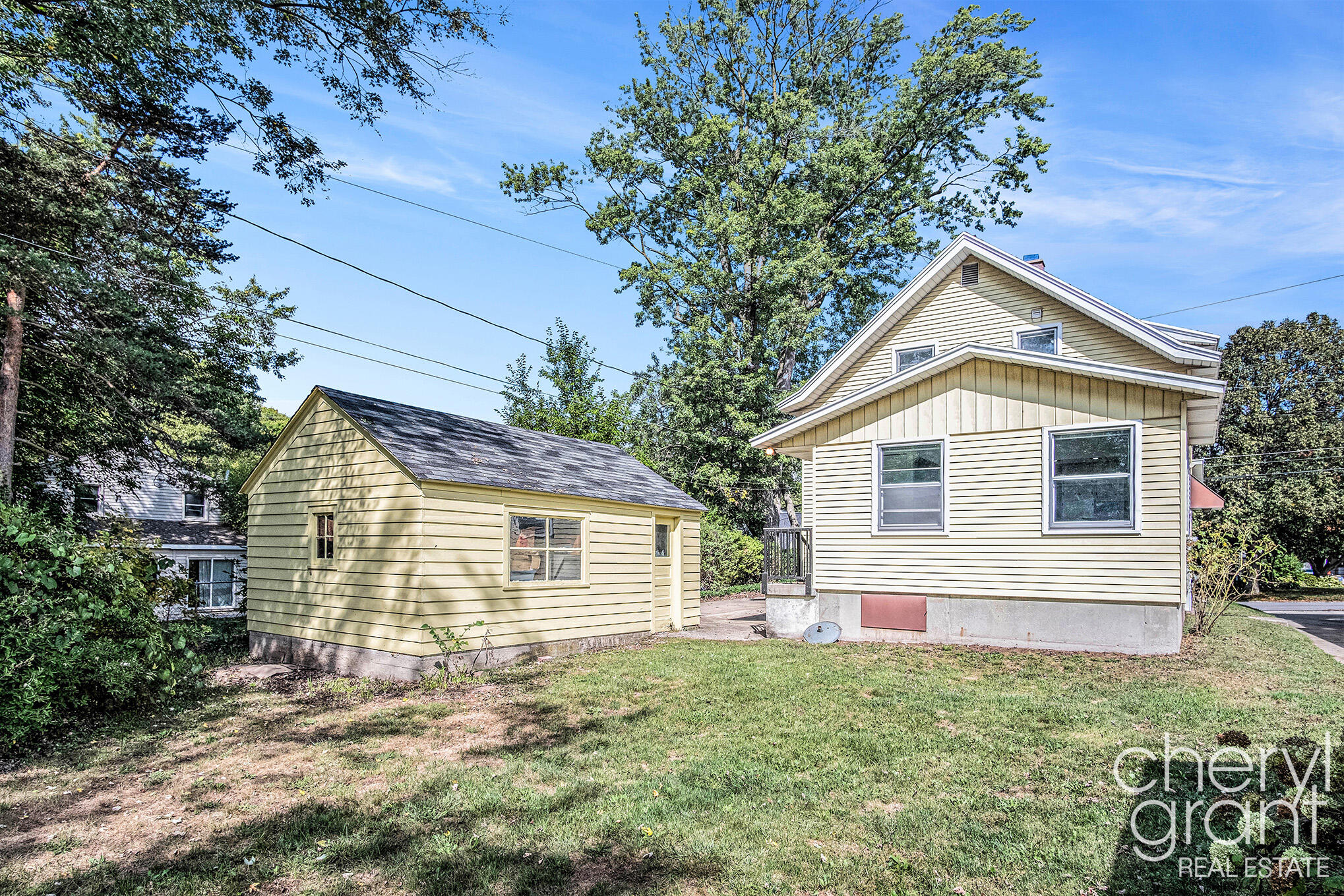 16 Graceland Street NE