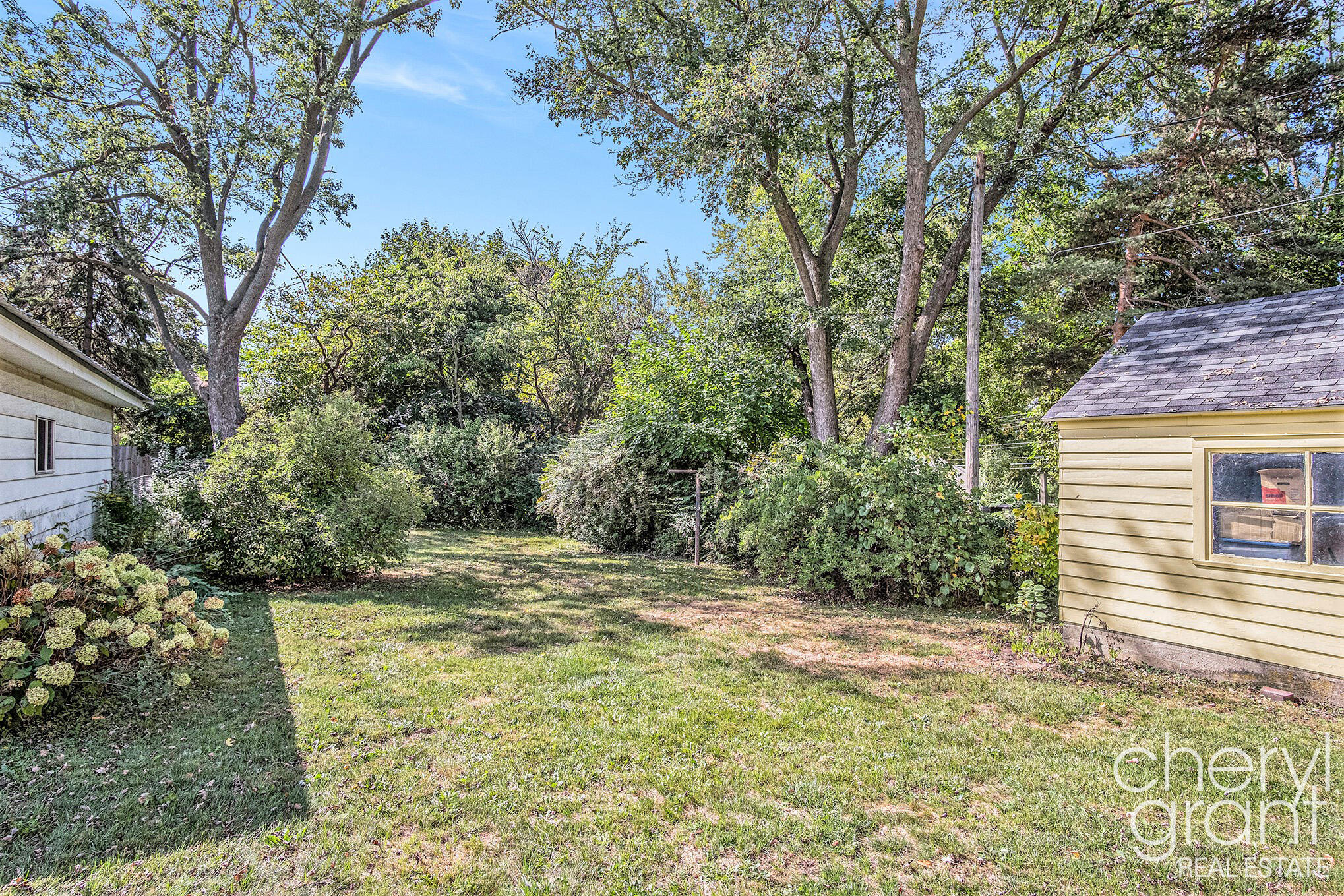 16 Graceland Street NE