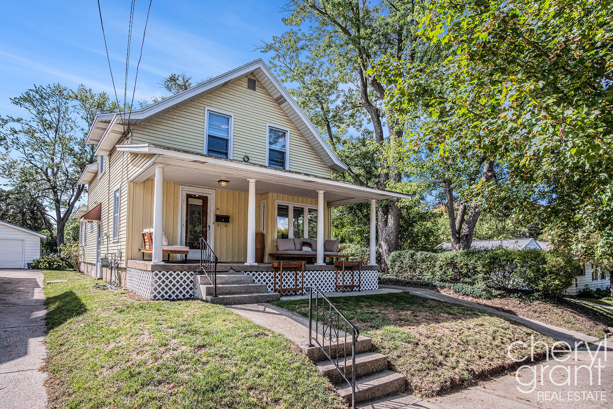 16 Graceland Street NE