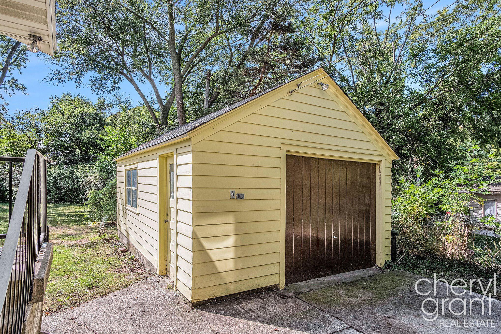 16 Graceland Street NE