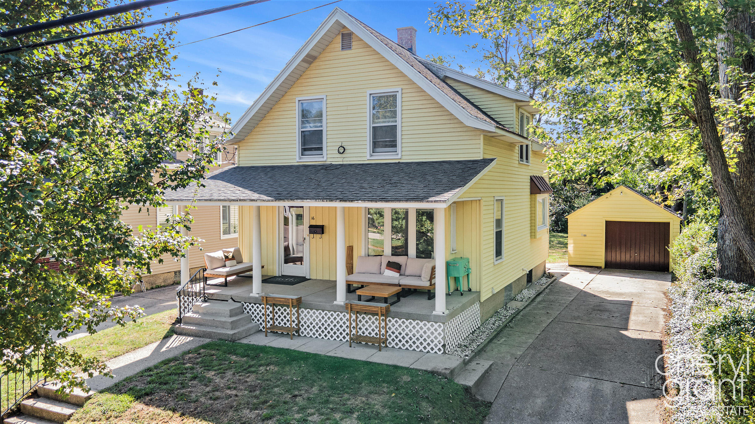 16 Graceland Street NE