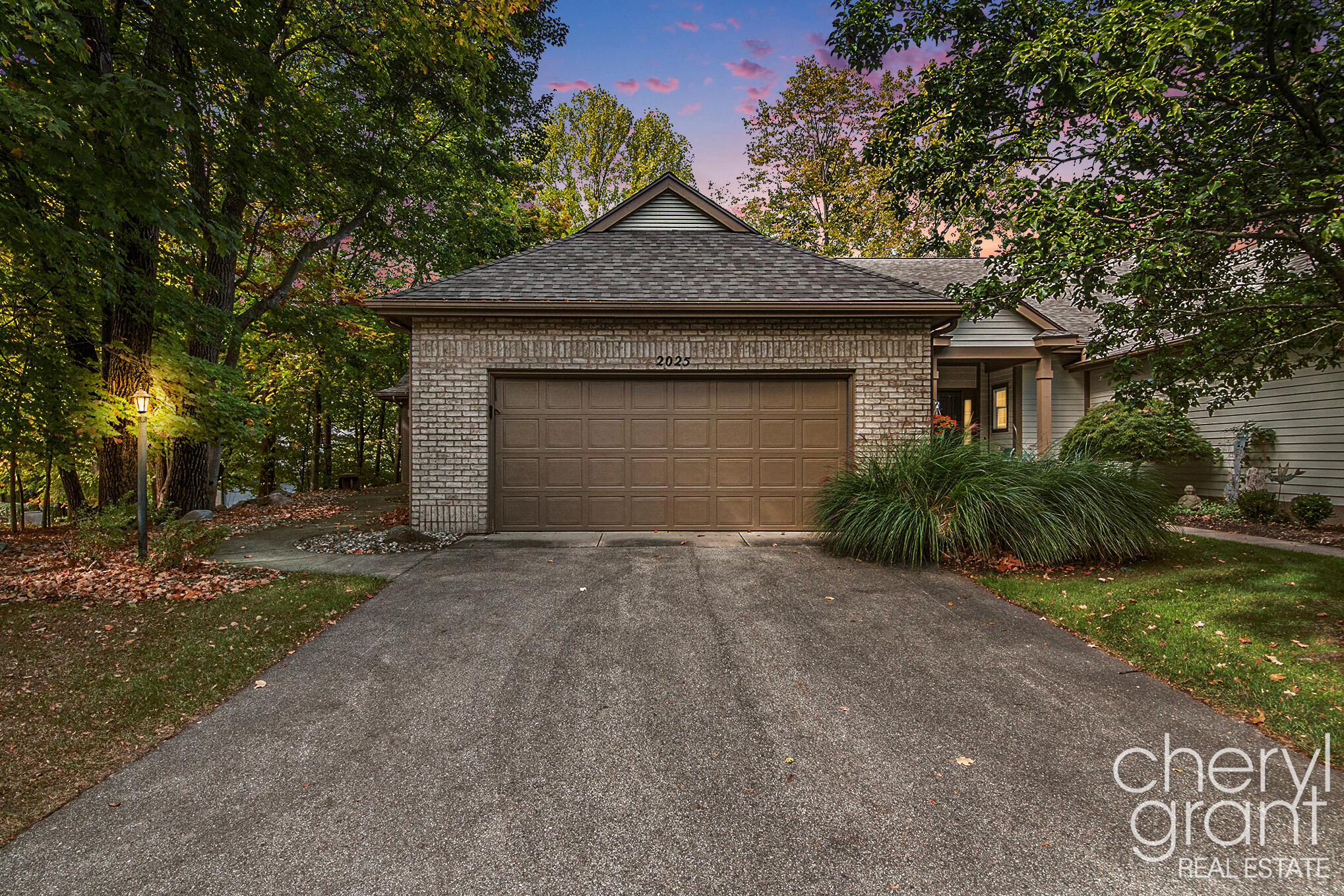 2025 Treeridge Drive SE
