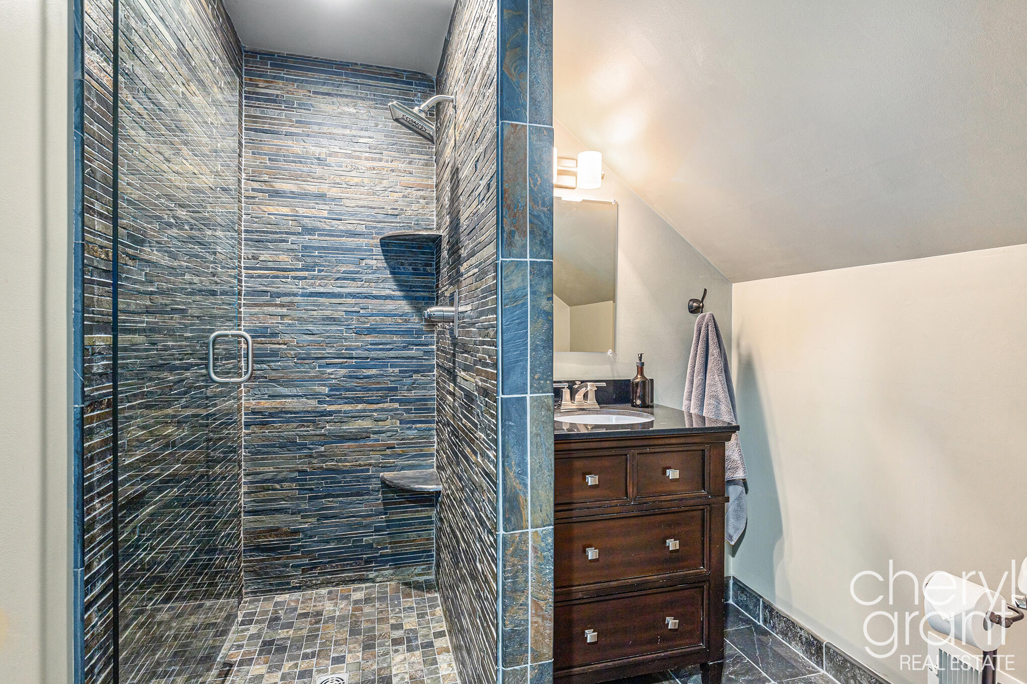 3258 Sunnyhill Street NE