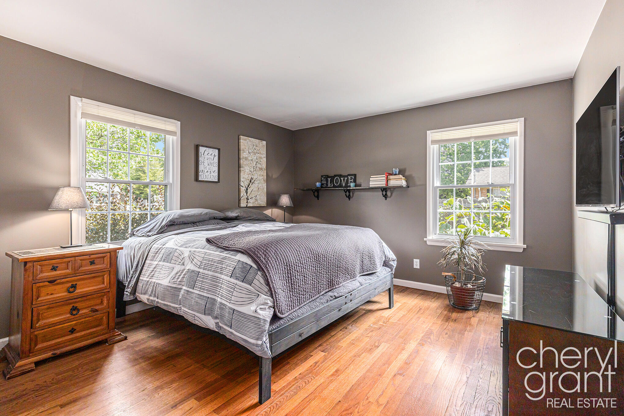 3258 Sunnyhill Street NE