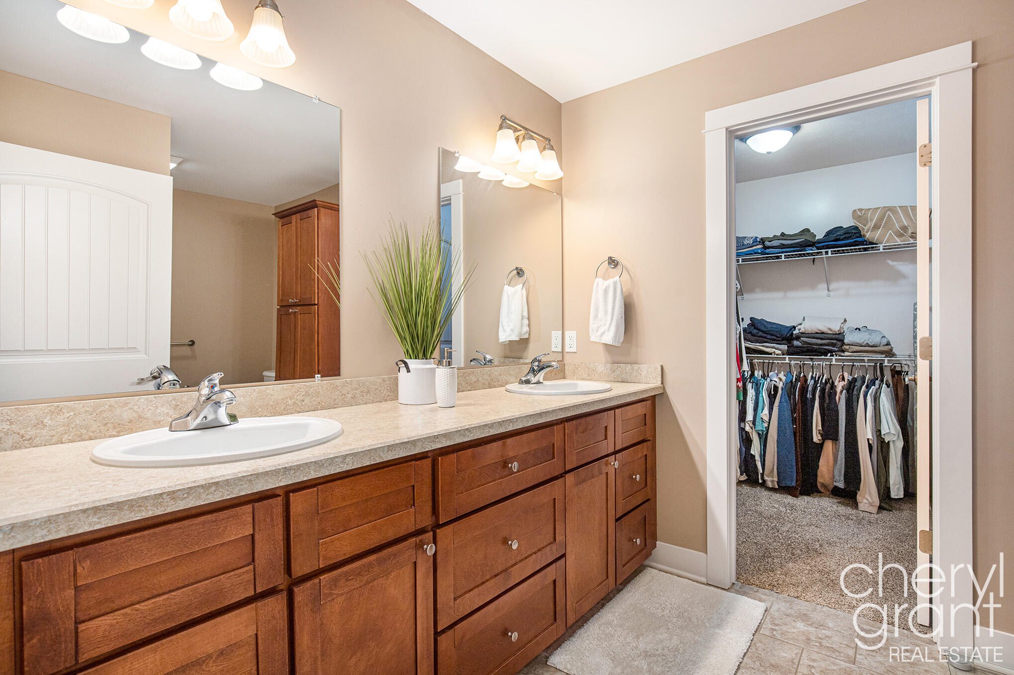 6556 Gracepoint Drive SE