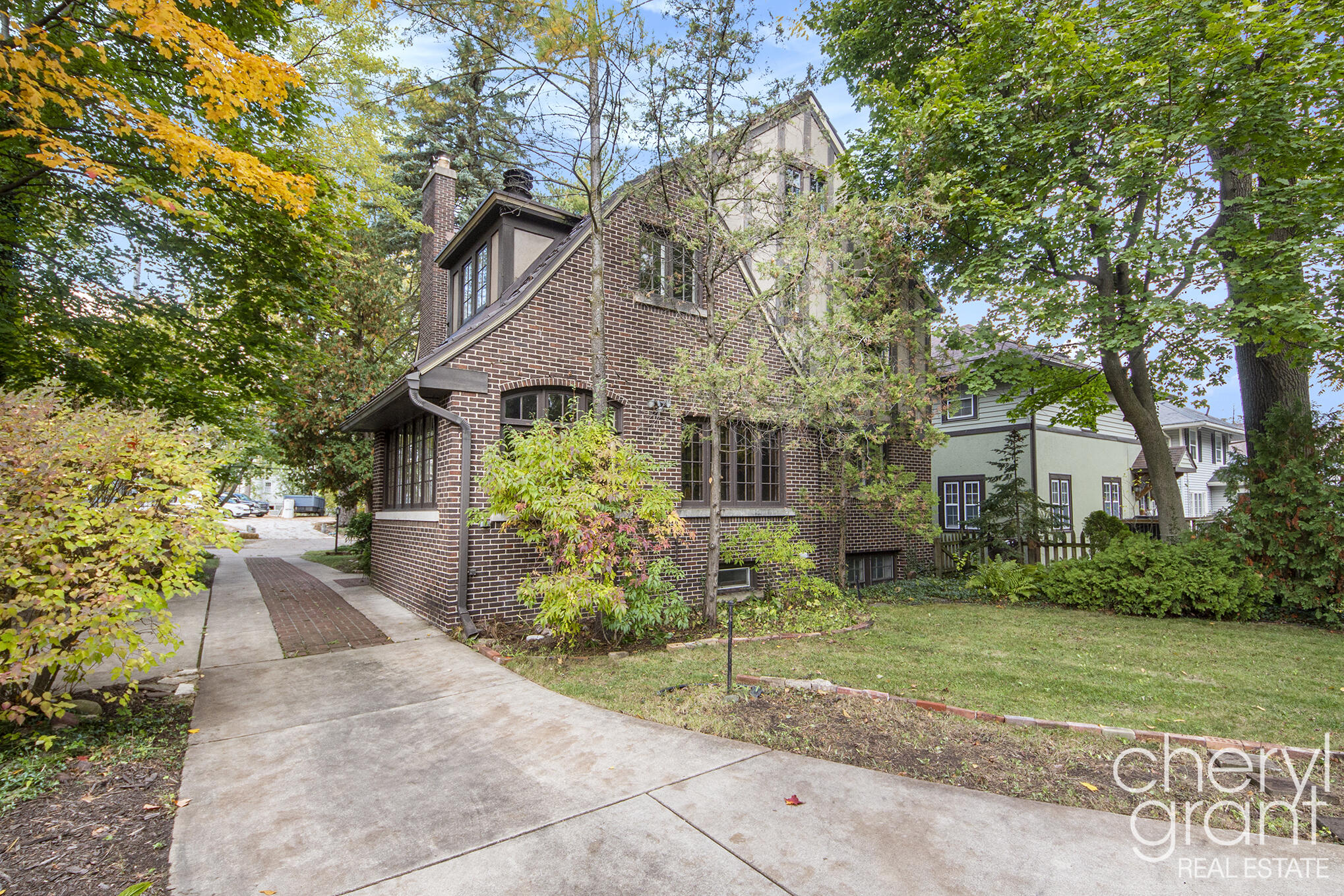 618 Laurel Avenue SE