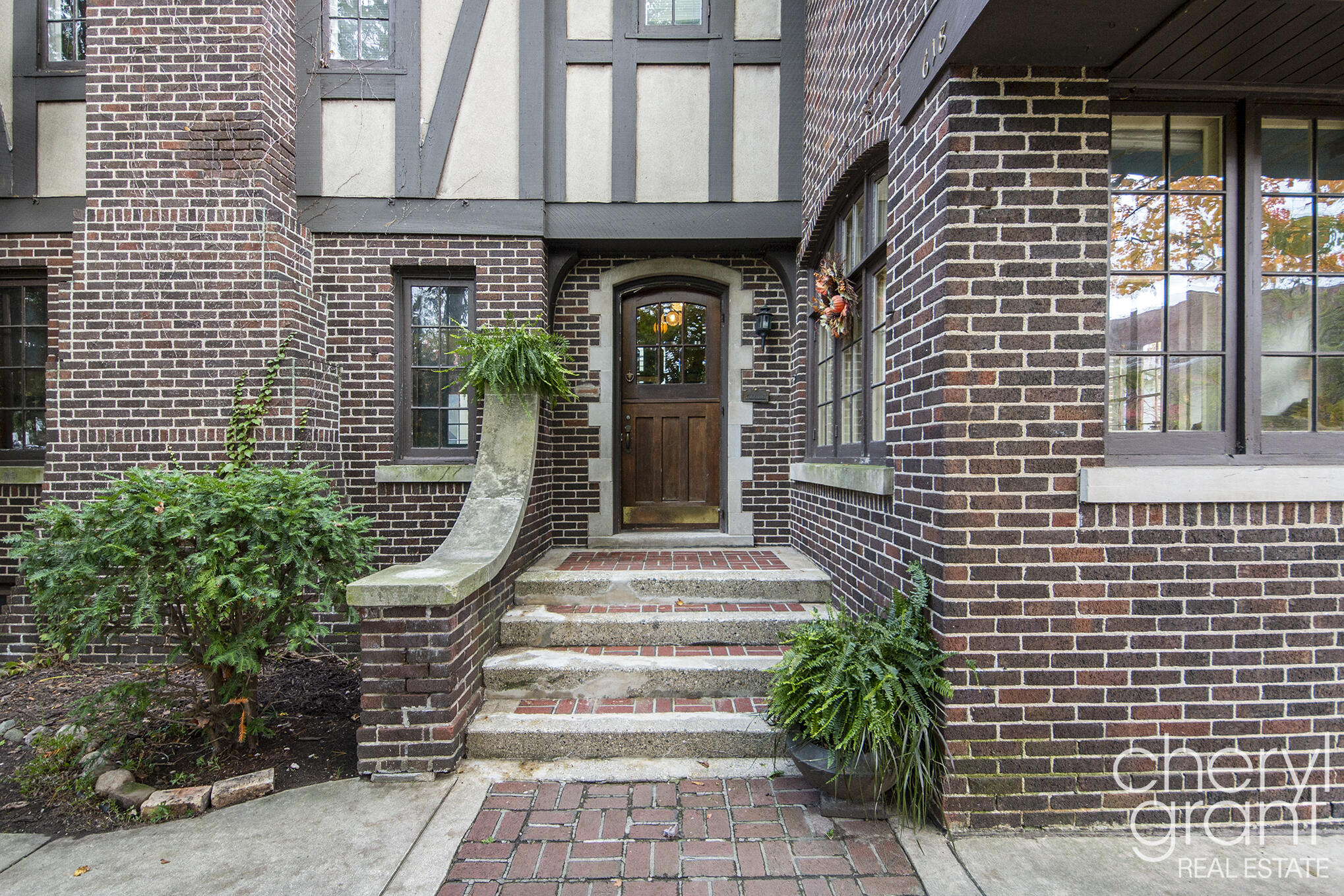 618 Laurel Avenue SE