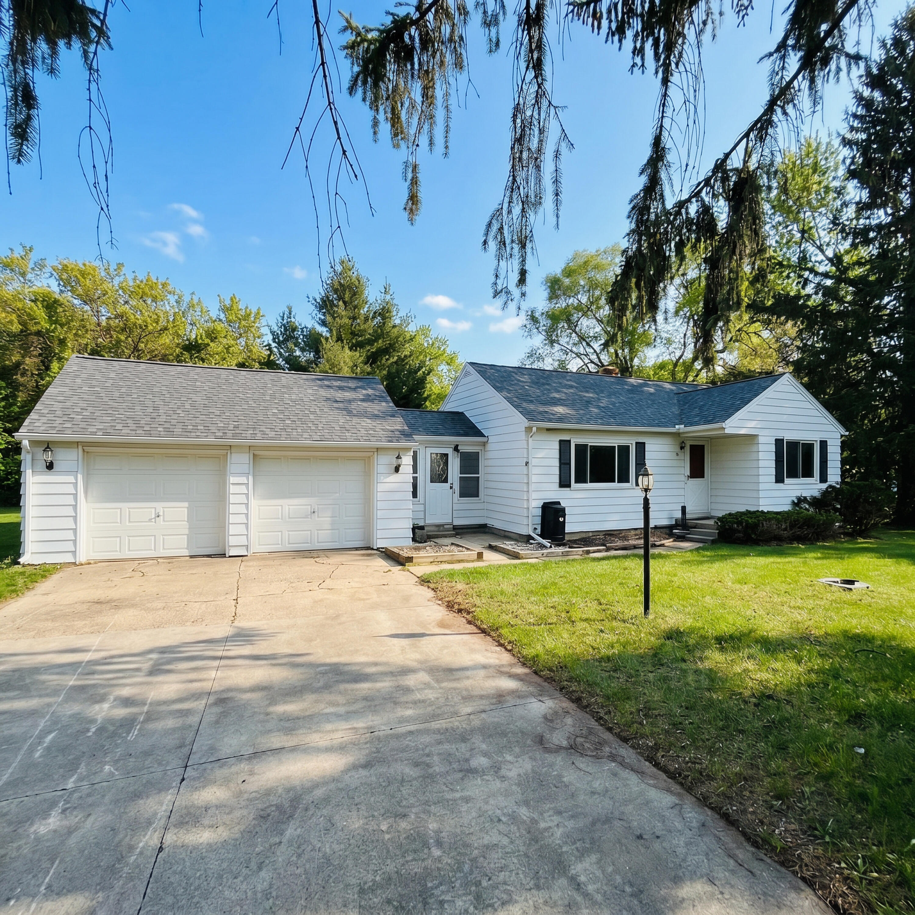 665 4 Mile Road NW