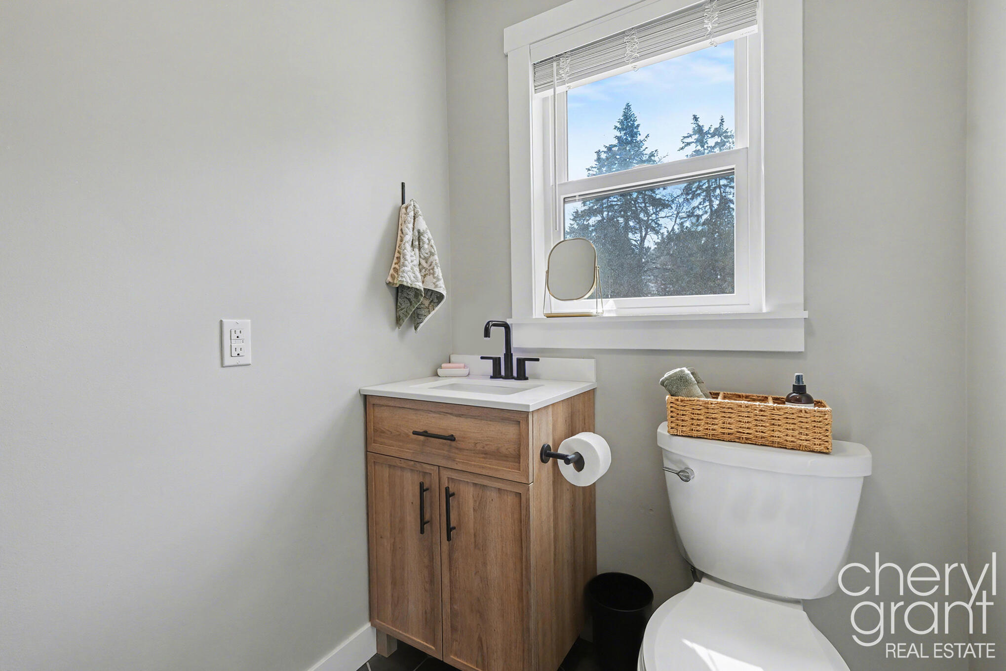 4040 Ziverts Street NE