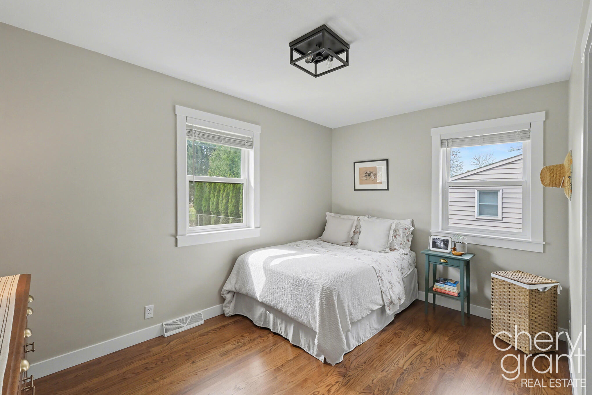 4040 Ziverts Street NE