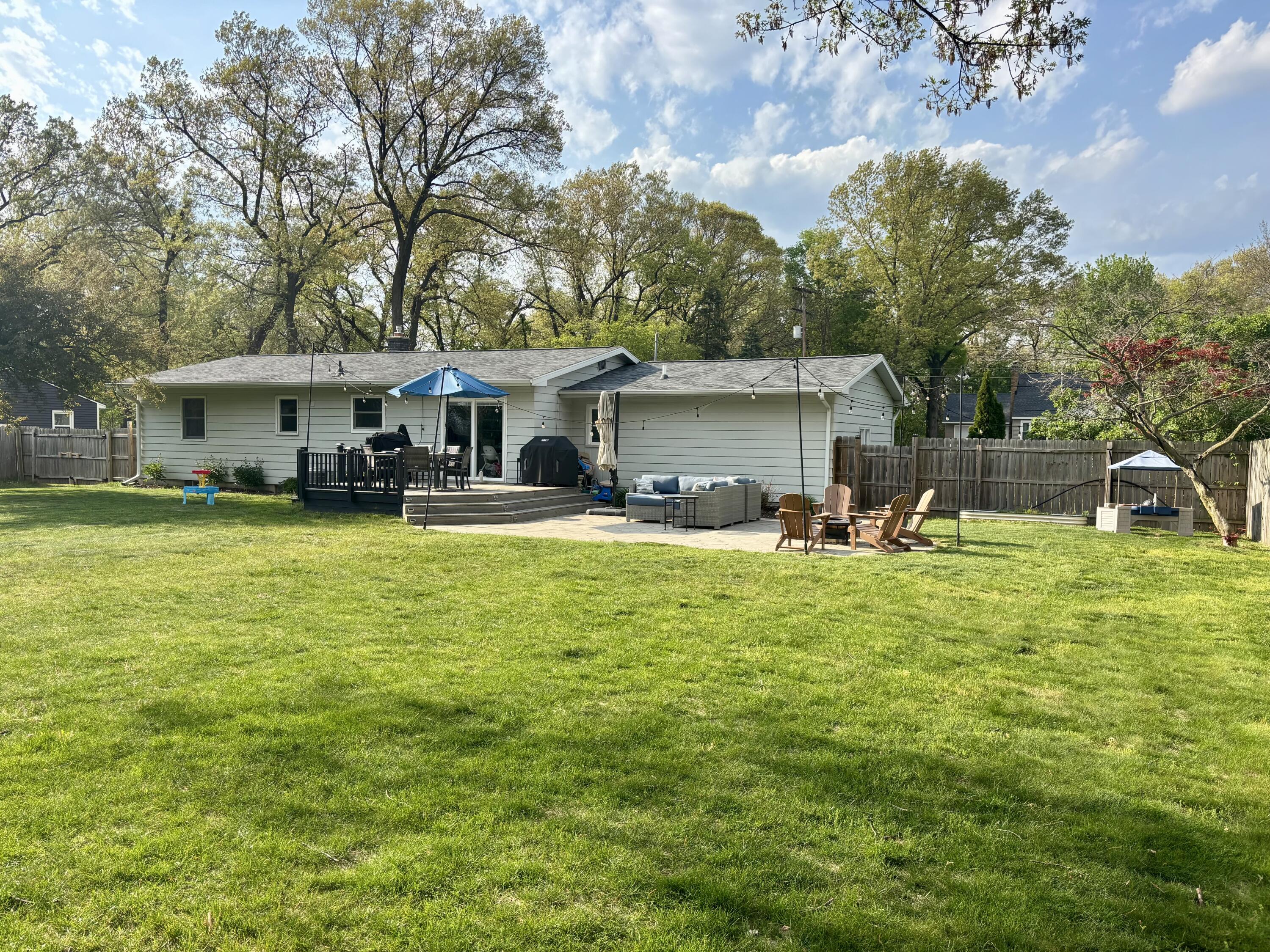 2002 Garret Drive NE