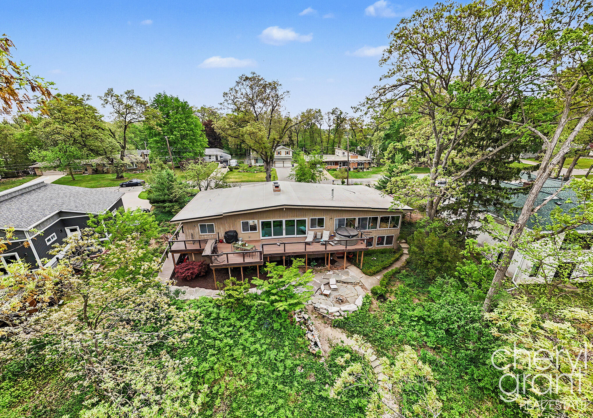 3255 Dorais Drive NE