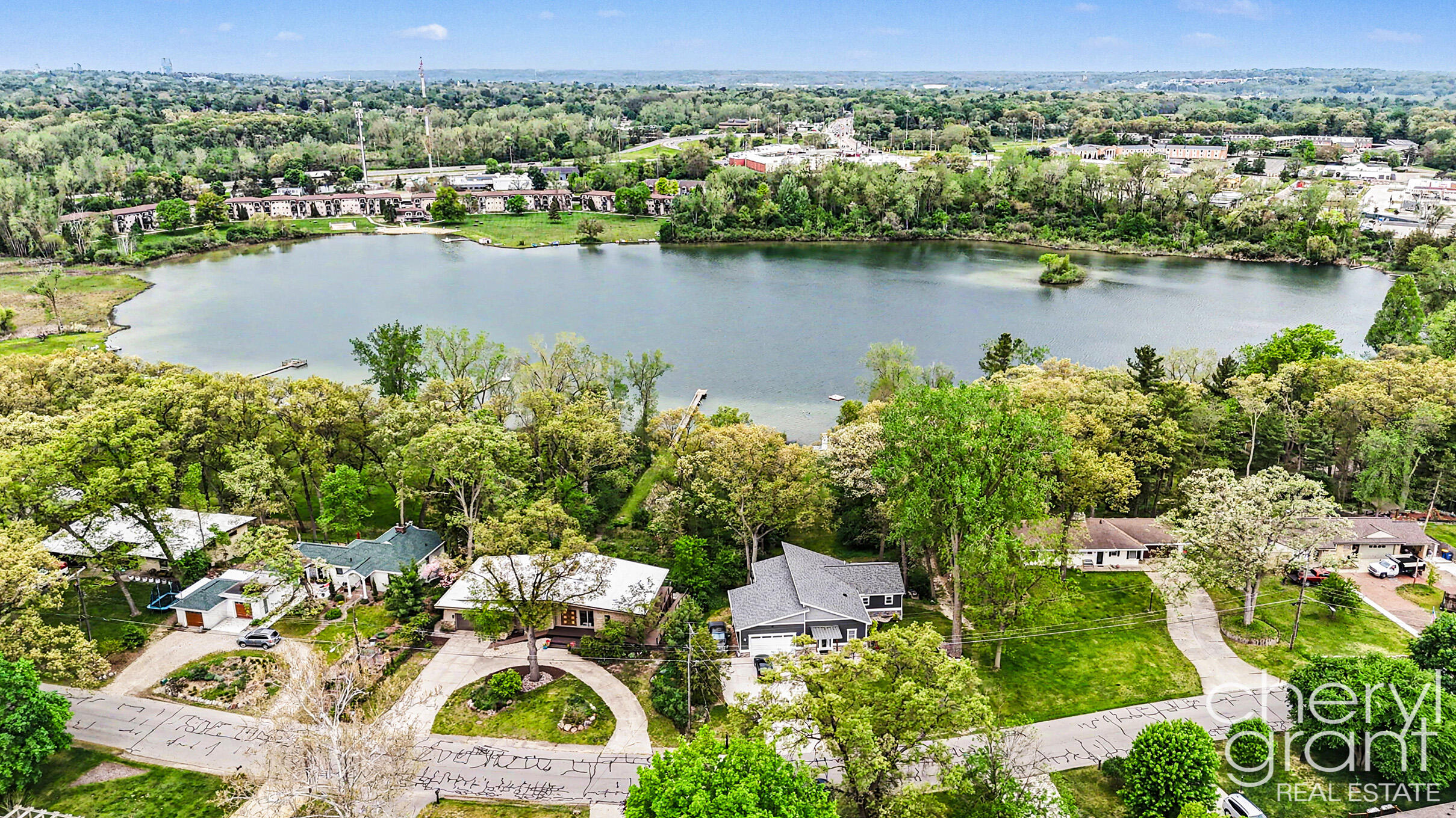 3255 Dorais Drive NE