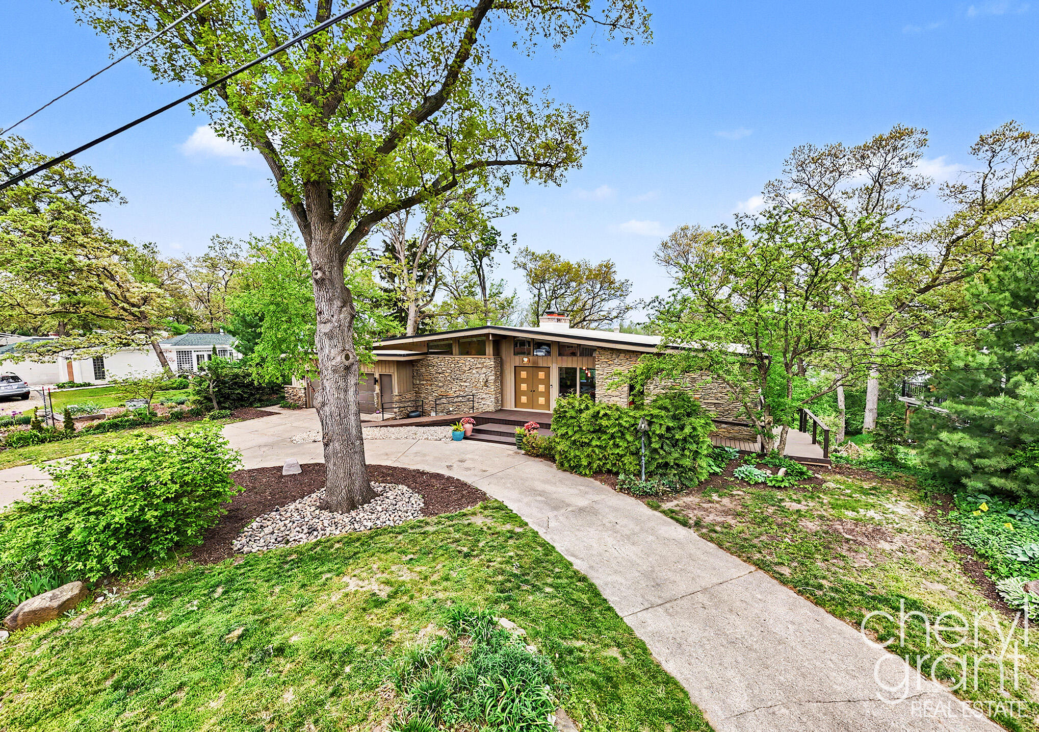 3255 Dorais Drive NE