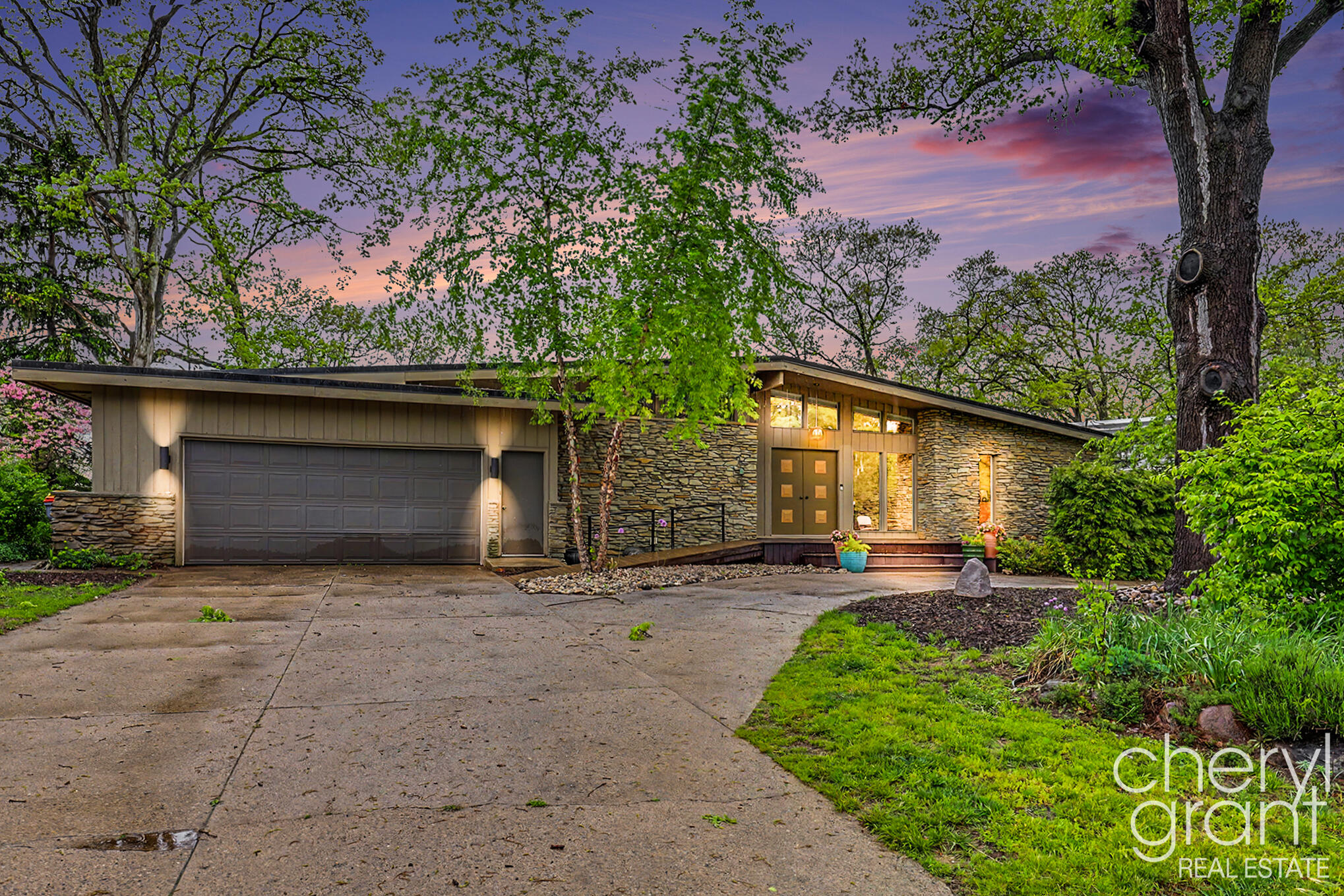 3255 Dorais Drive NE