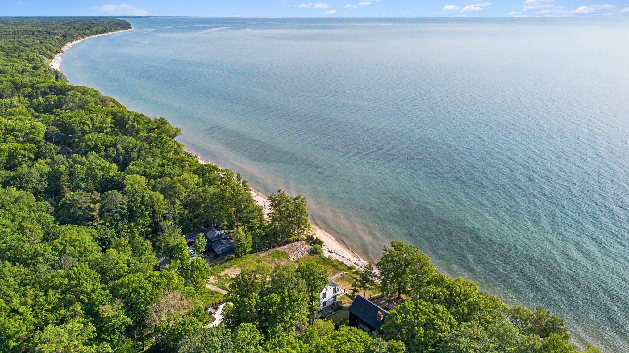 2578 Lakeshore Drive