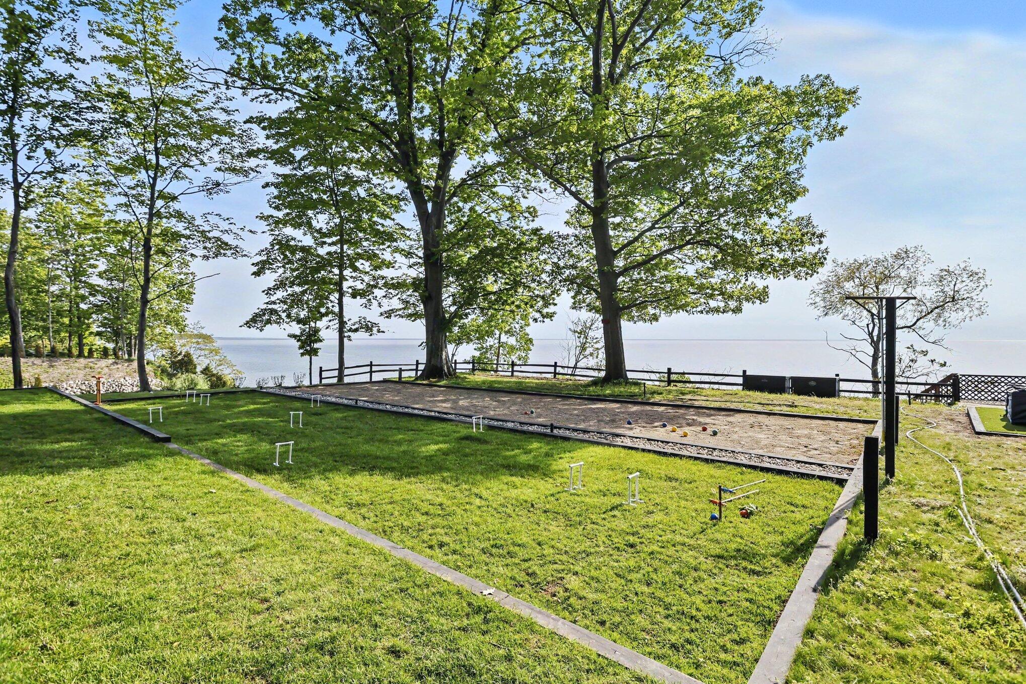 2578 Lakeshore Drive