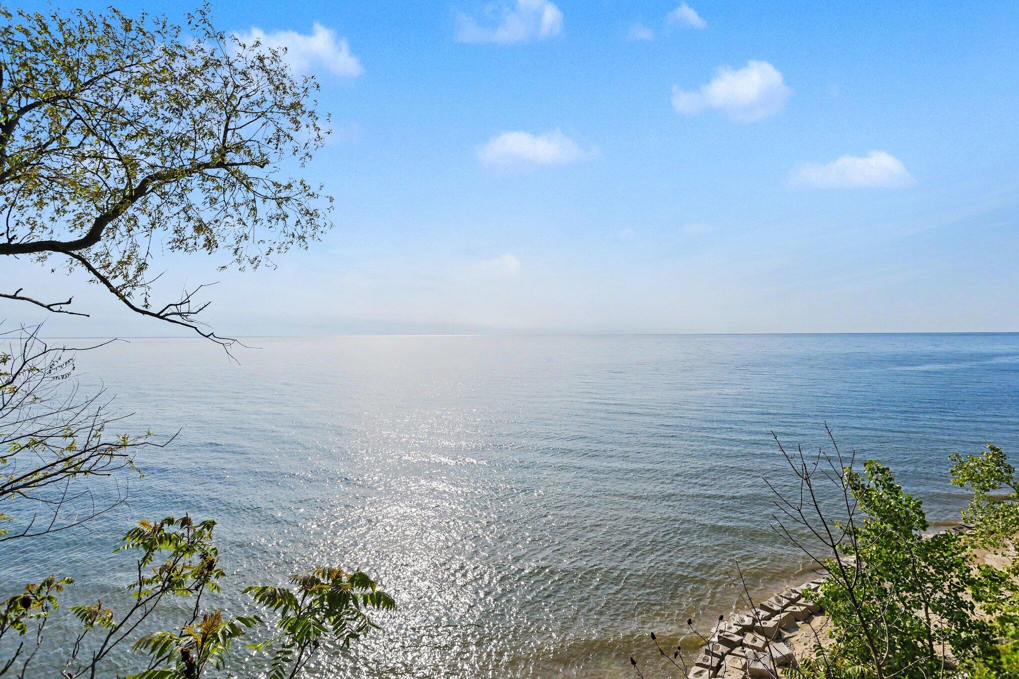 2578 Lakeshore Drive