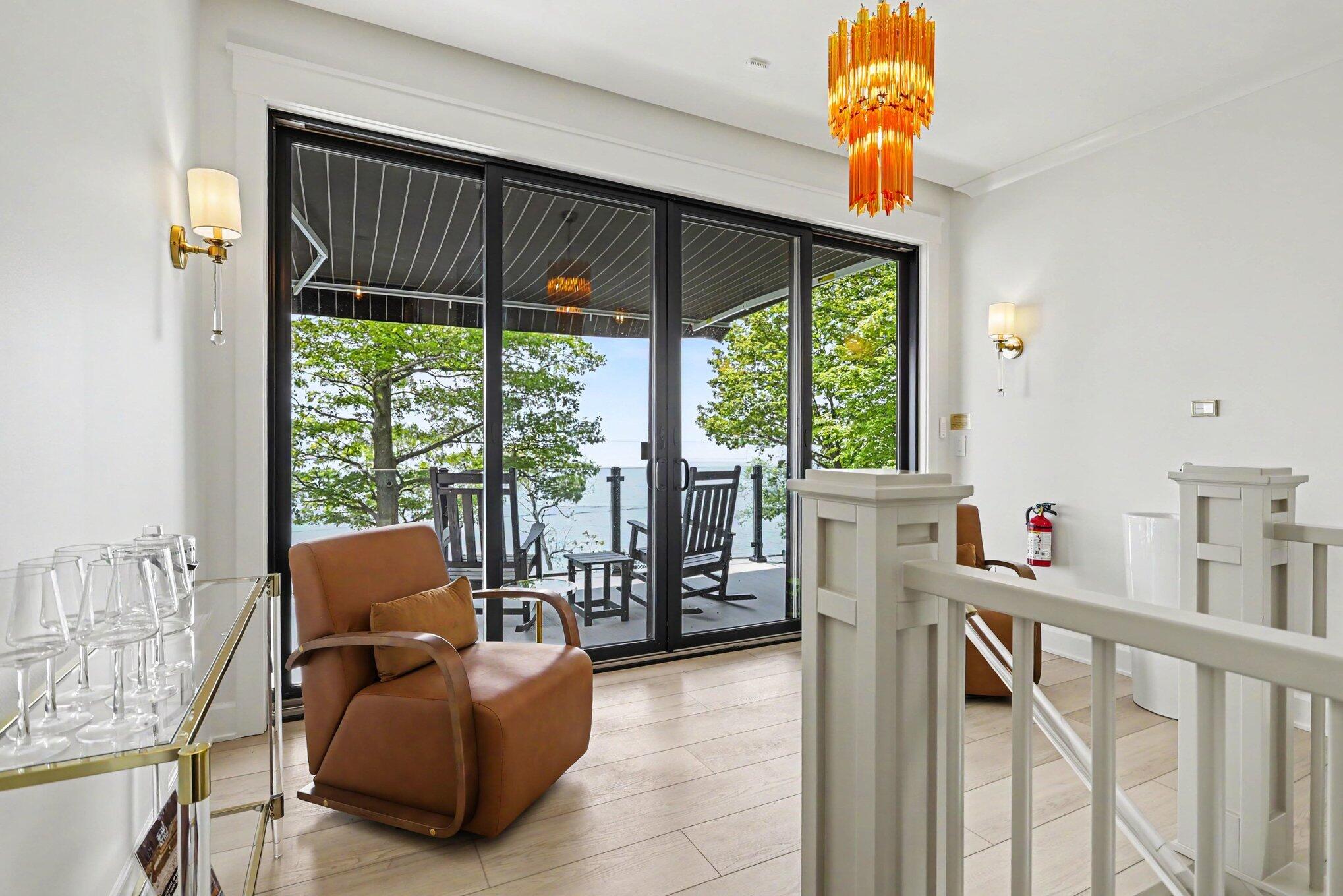 2578 Lakeshore Drive