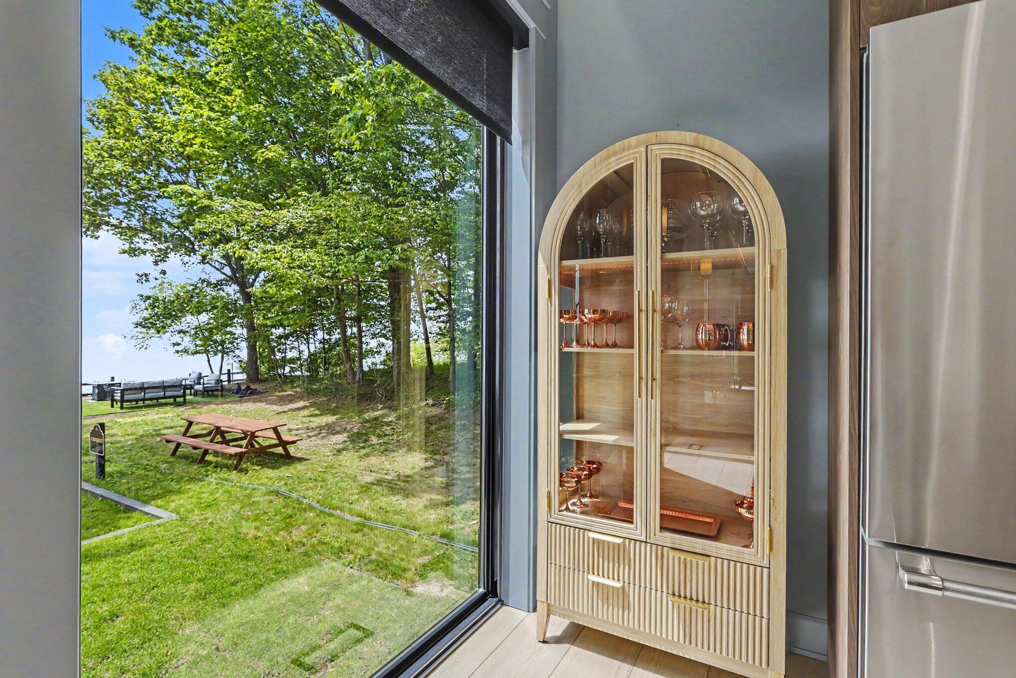 2578 Lakeshore Drive