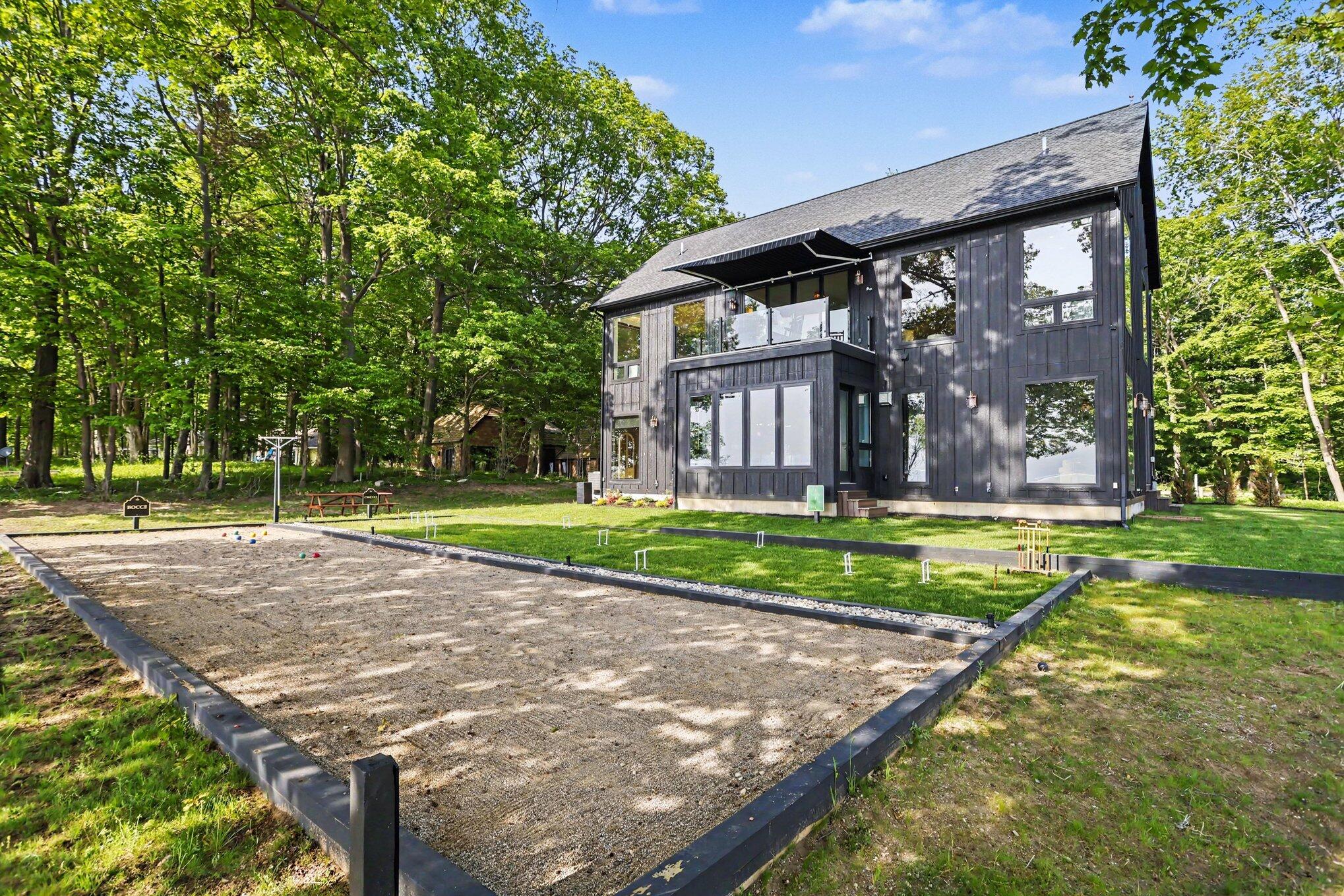 2578 Lakeshore Drive