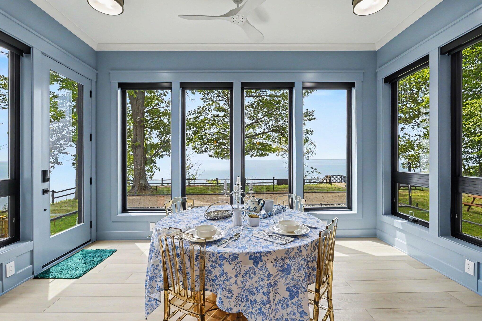 2578 Lakeshore Drive