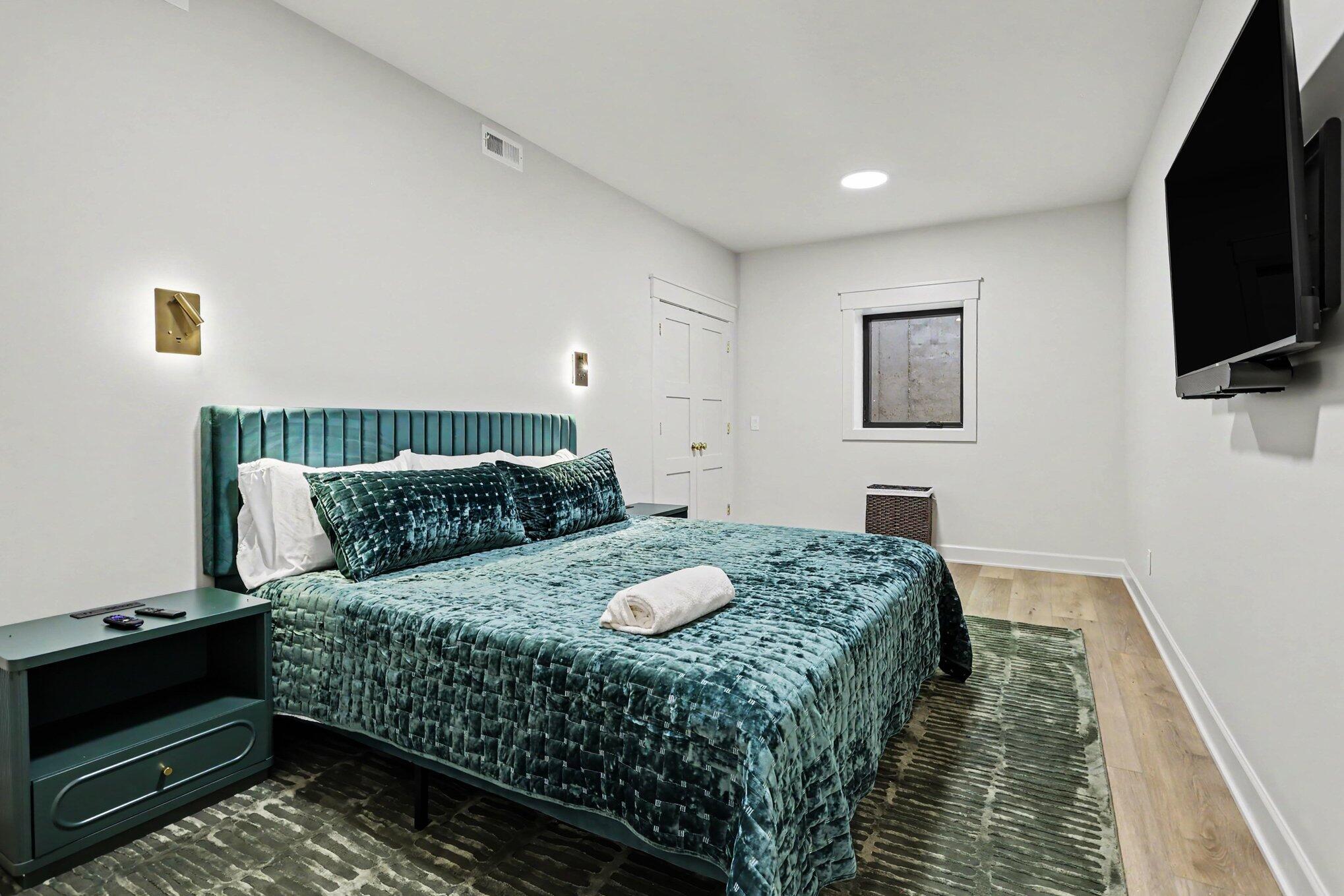 2578 Lakeshore Drive