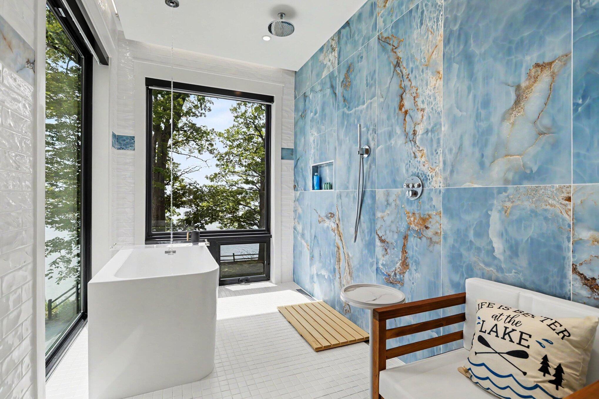 2578 Lakeshore Drive