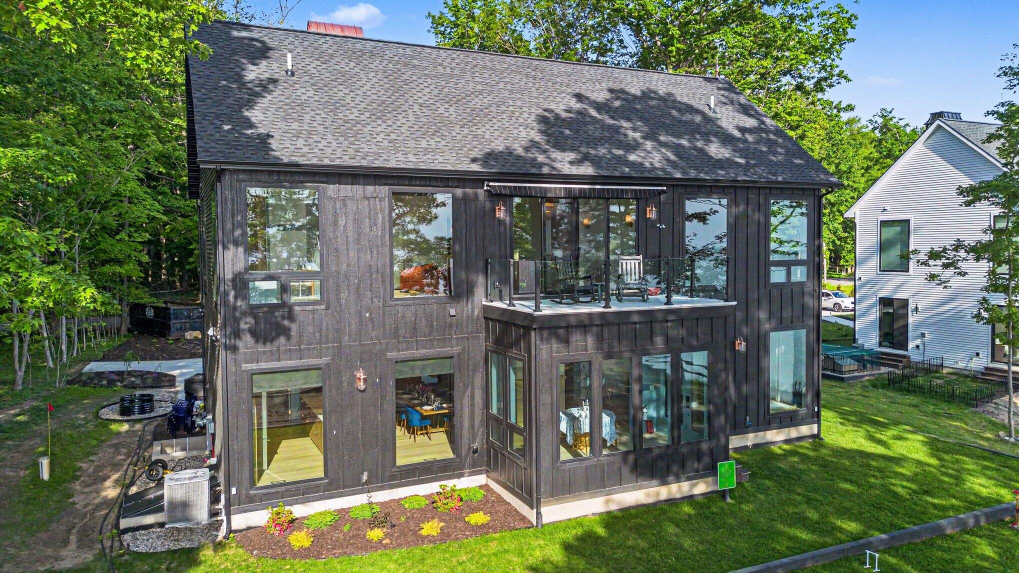 2578 Lakeshore Drive
