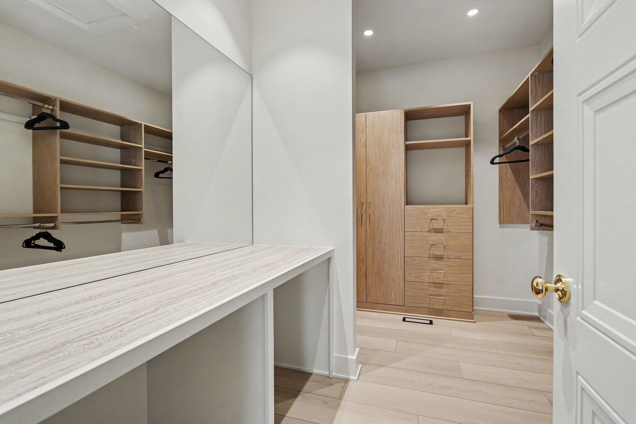 2578 Lakeshore Drive