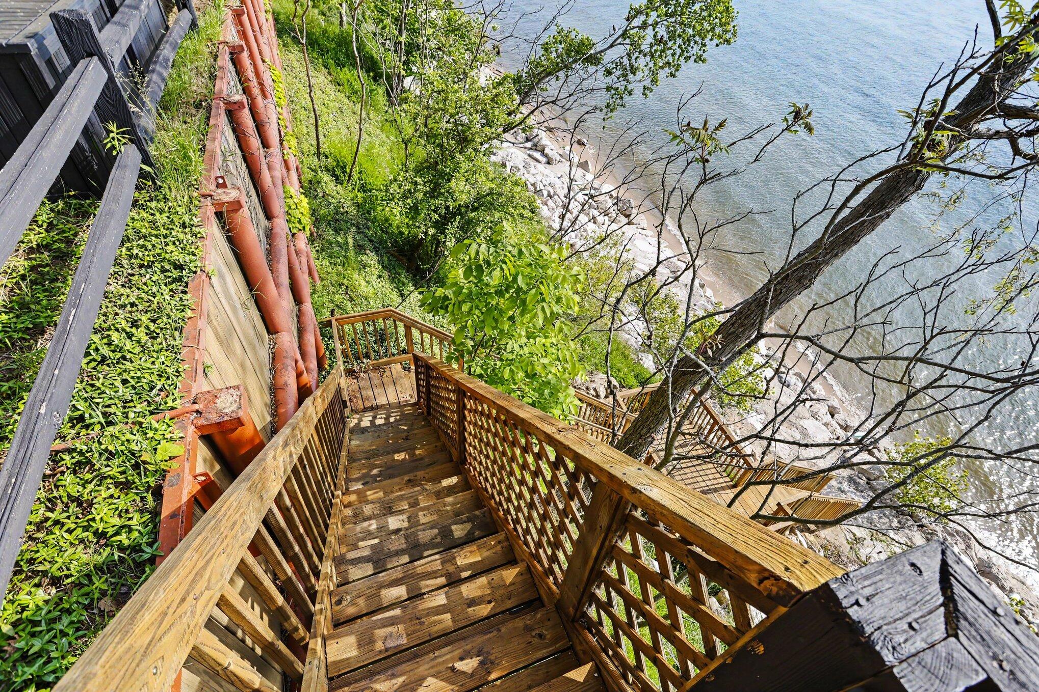 2578 Lakeshore Drive